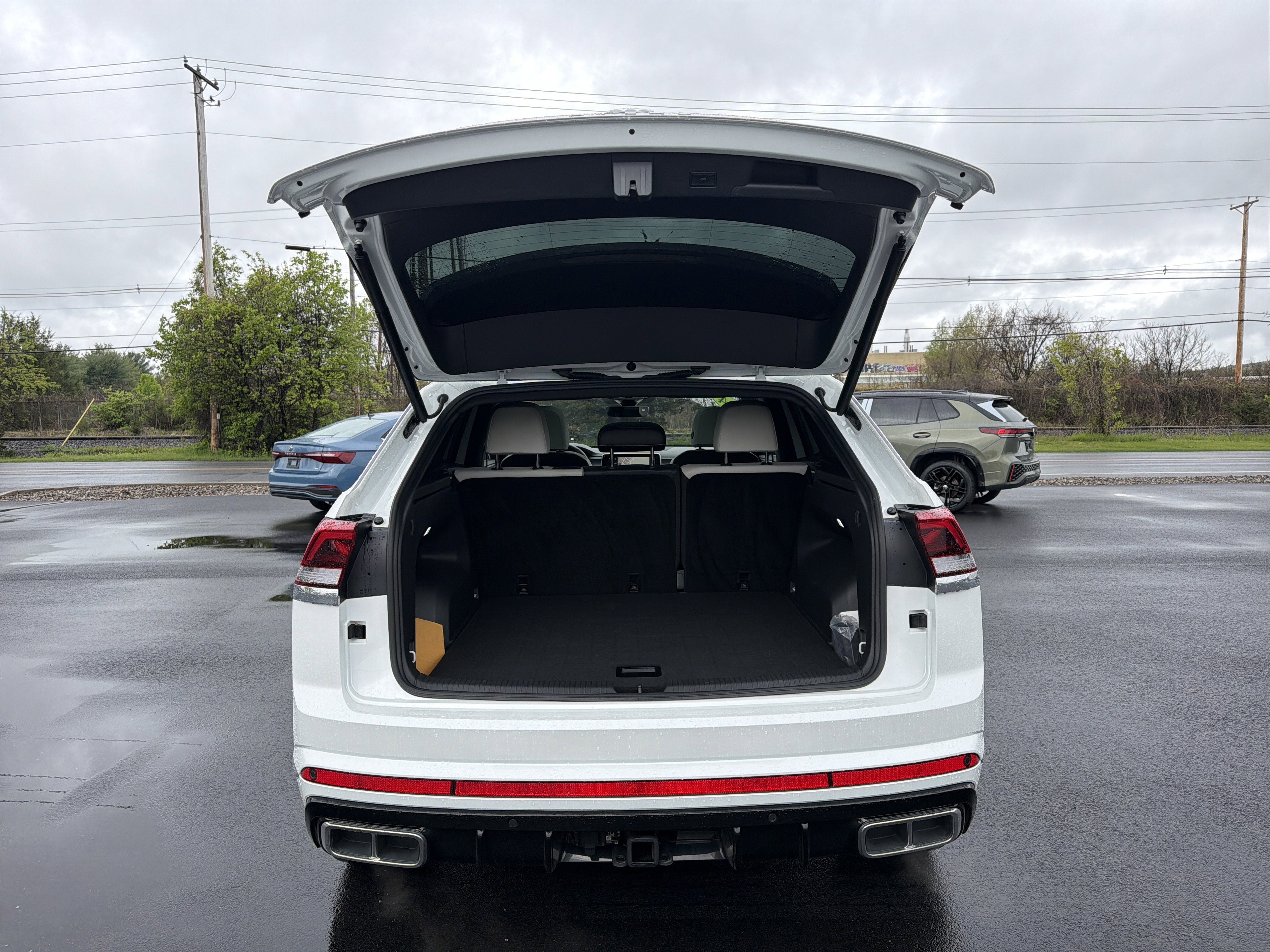 2024 Volkswagen Atlas Cross Sport 2.0T SEL Premium R-Line