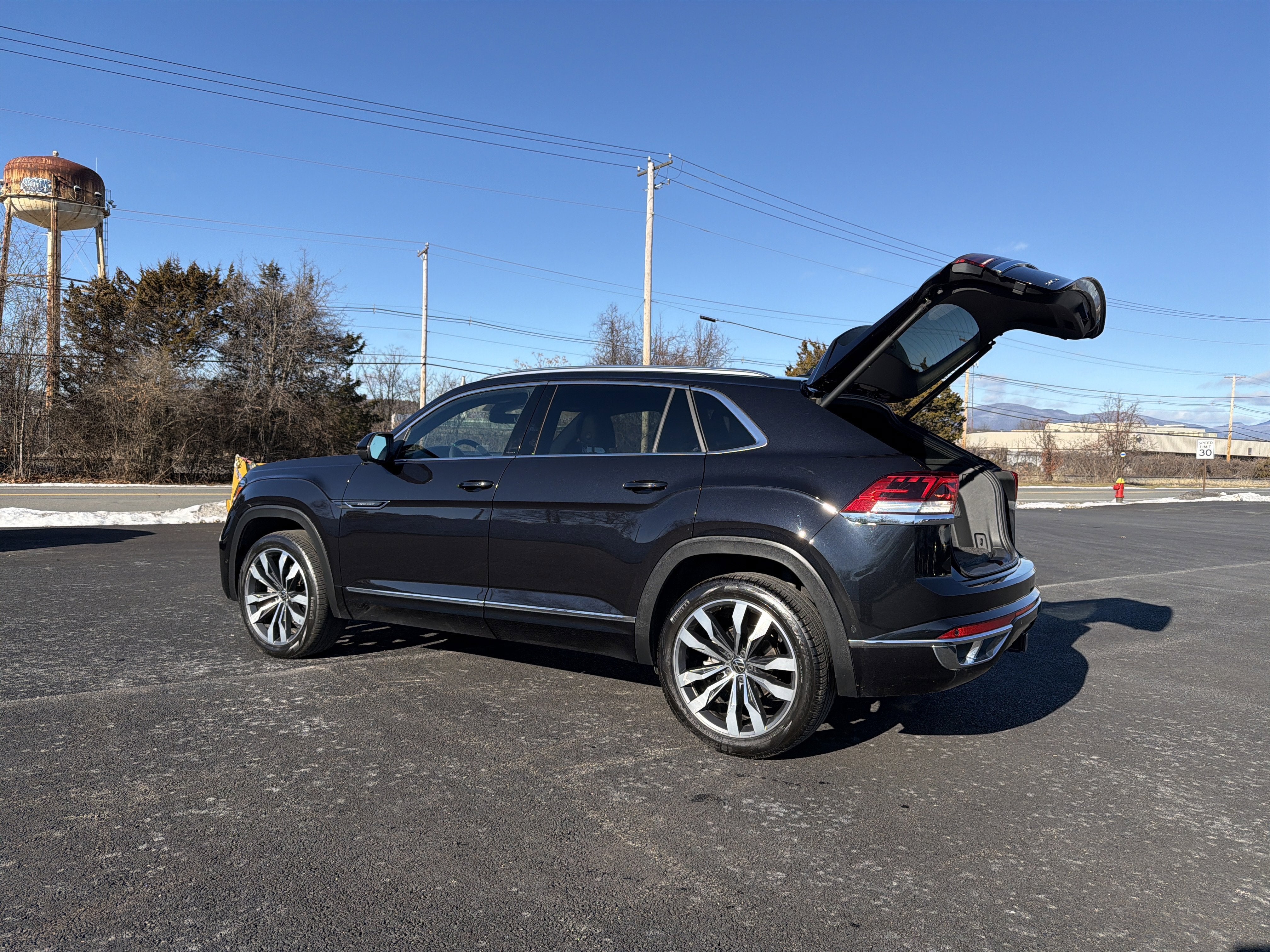 2023 Volkswagen Atlas Cross Sport 3.6L V6 SEL Premium R-Line