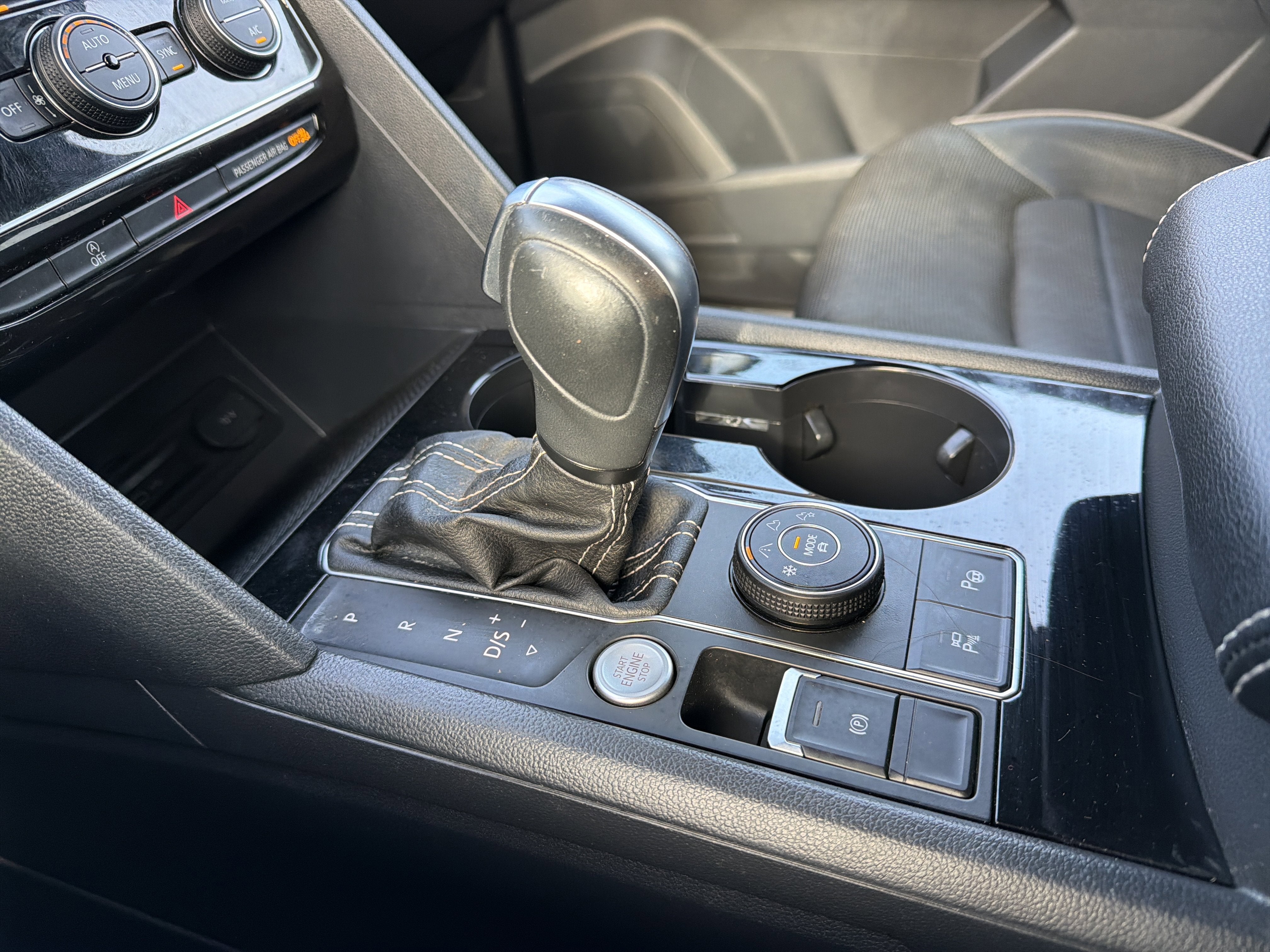 2022 Volkswagen Atlas Cross Sport 3.6L V6 SEL Premium R-Line