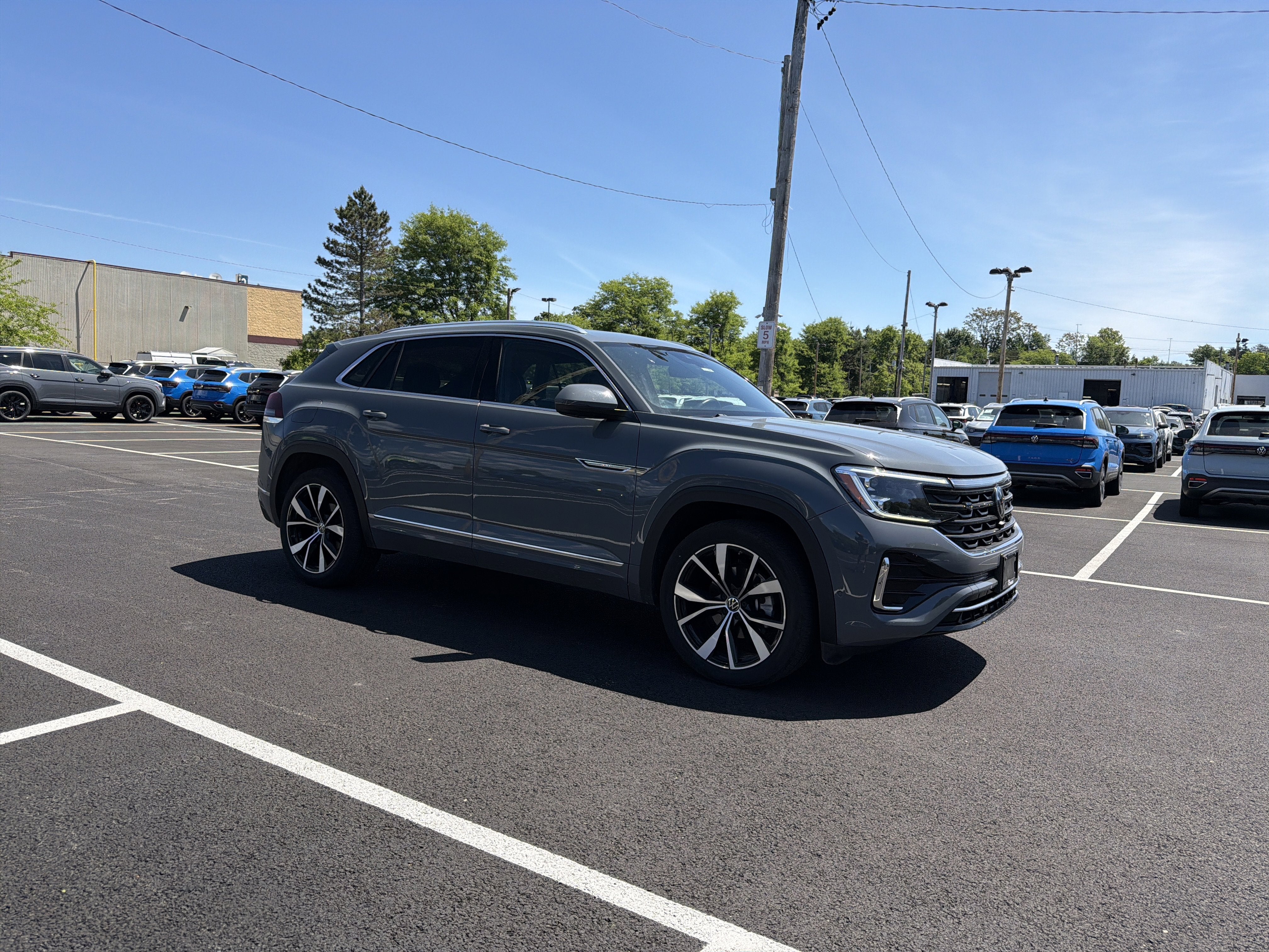 2024 Volkswagen Atlas Cross Sport 2.0T SEL Premium R-Line
