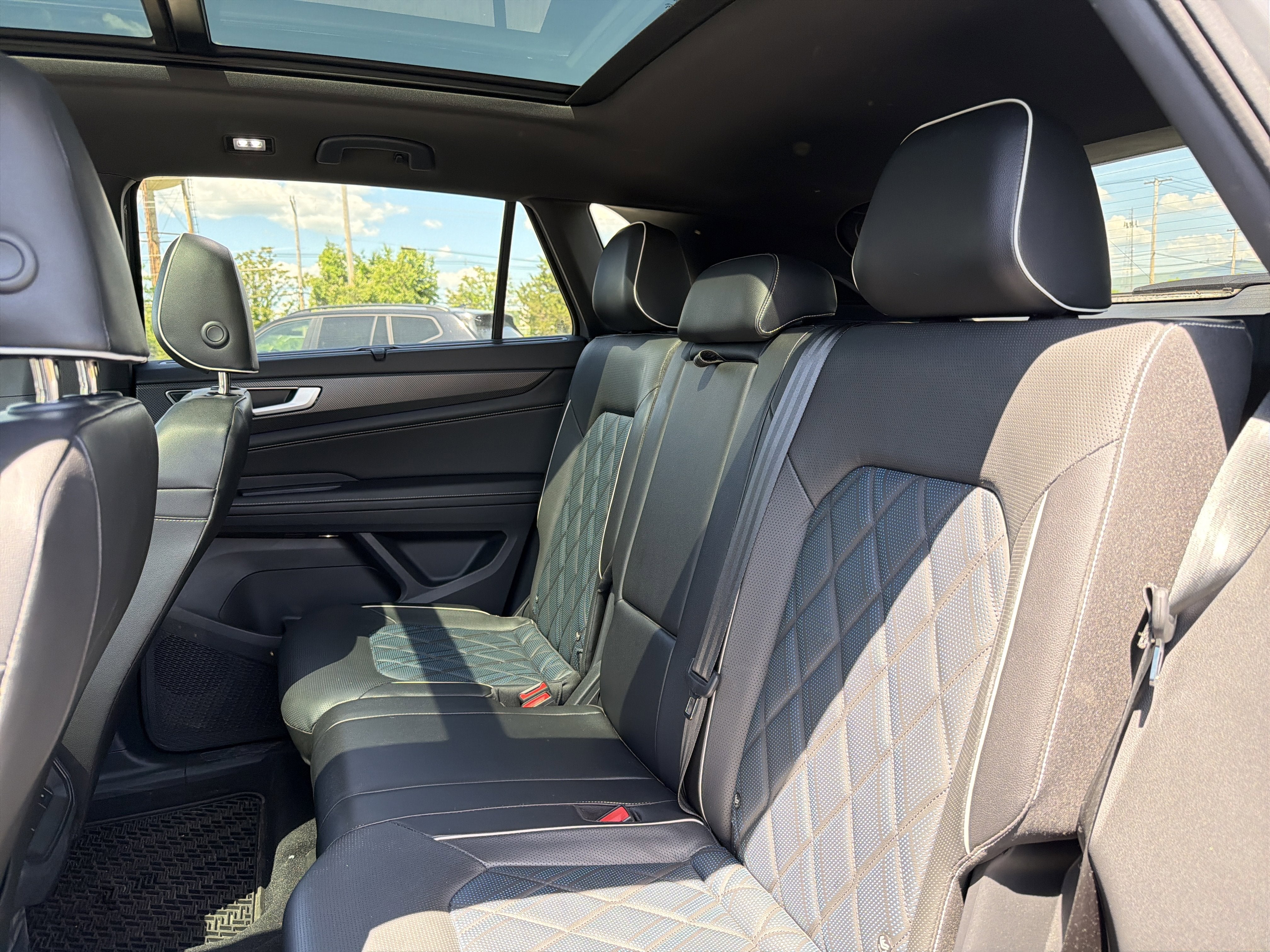 2024 Volkswagen Atlas Cross Sport 2.0T SEL Premium R-Line