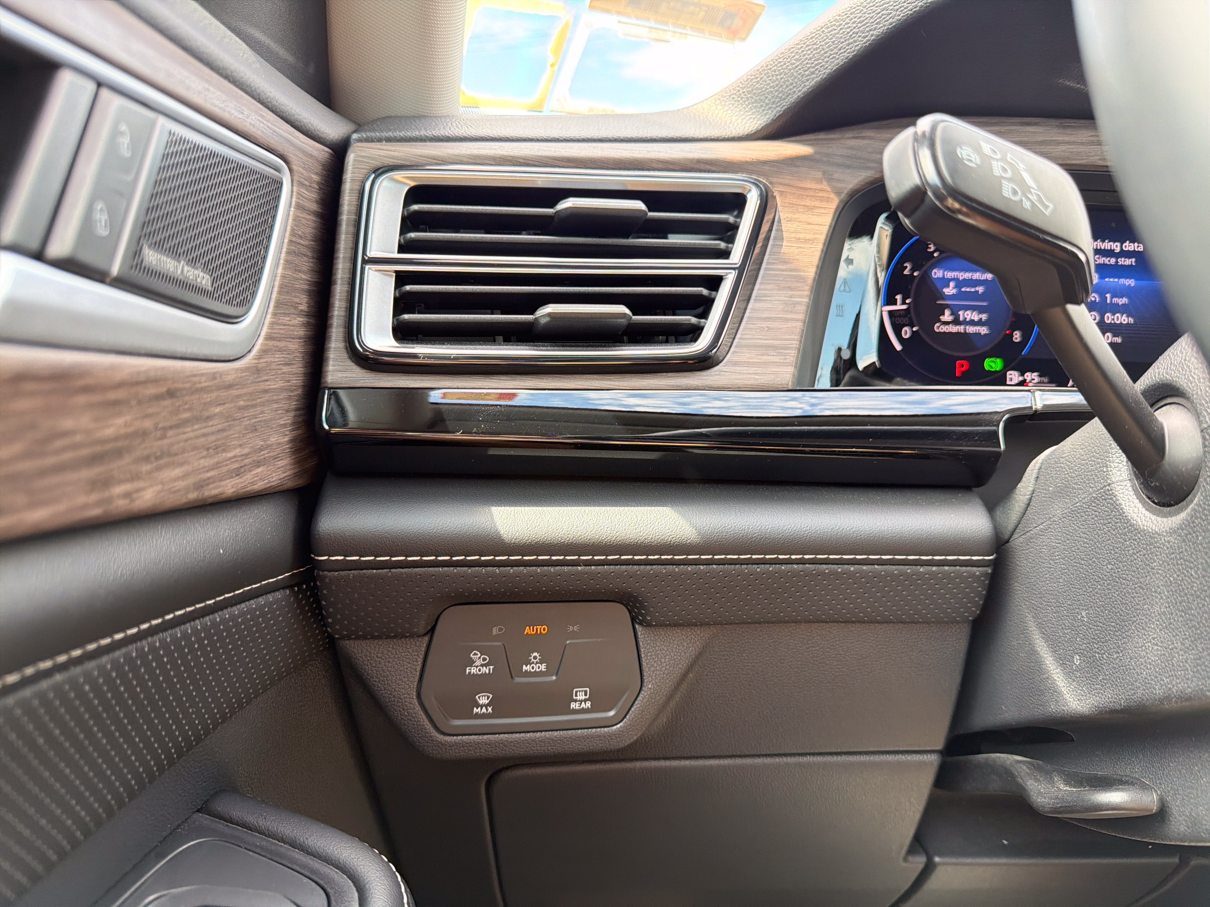 2024 Volkswagen Atlas 2.0T SEL Premium R-Line