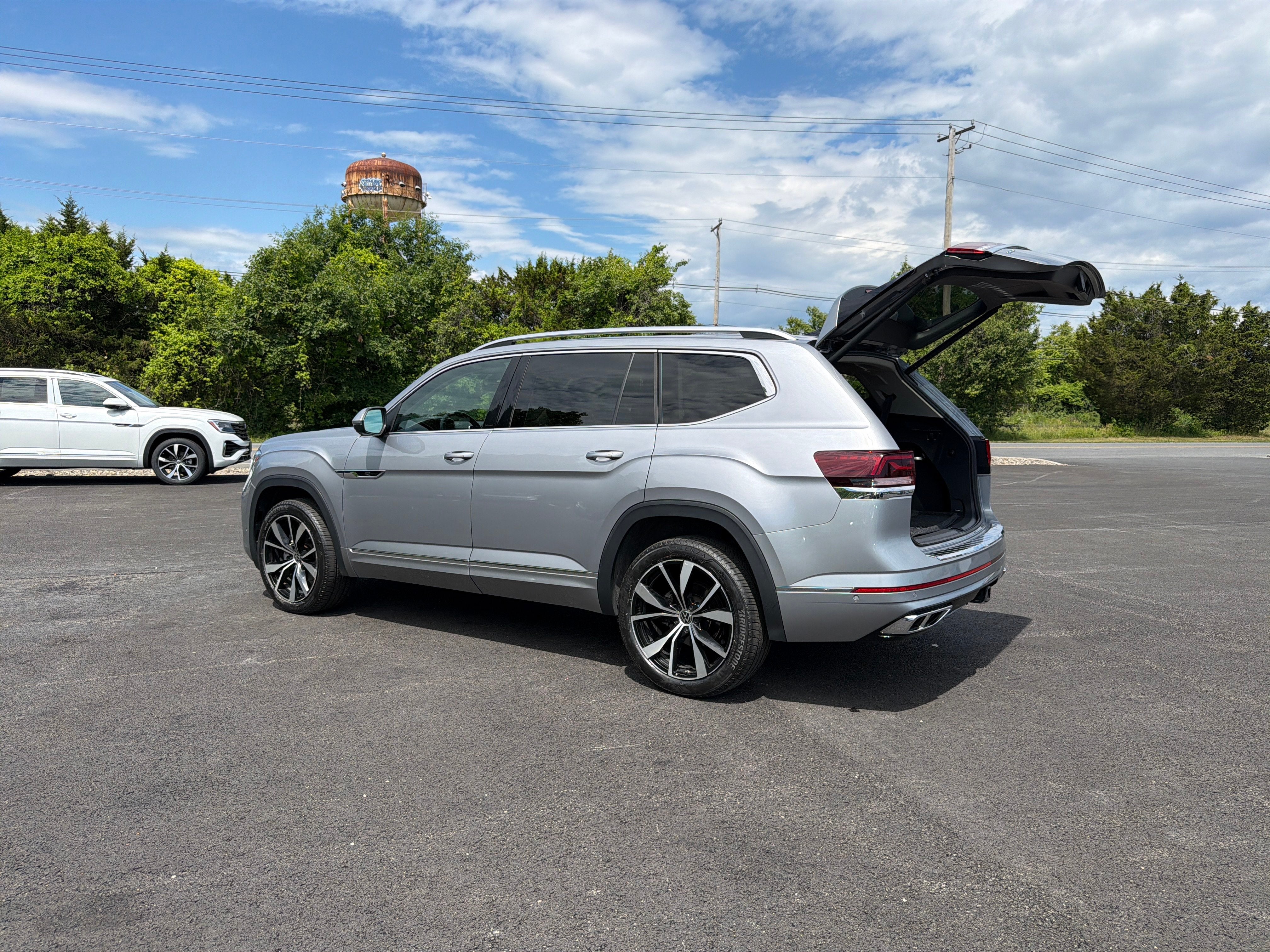 2024 Volkswagen Atlas 2.0T SEL Premium R-Line