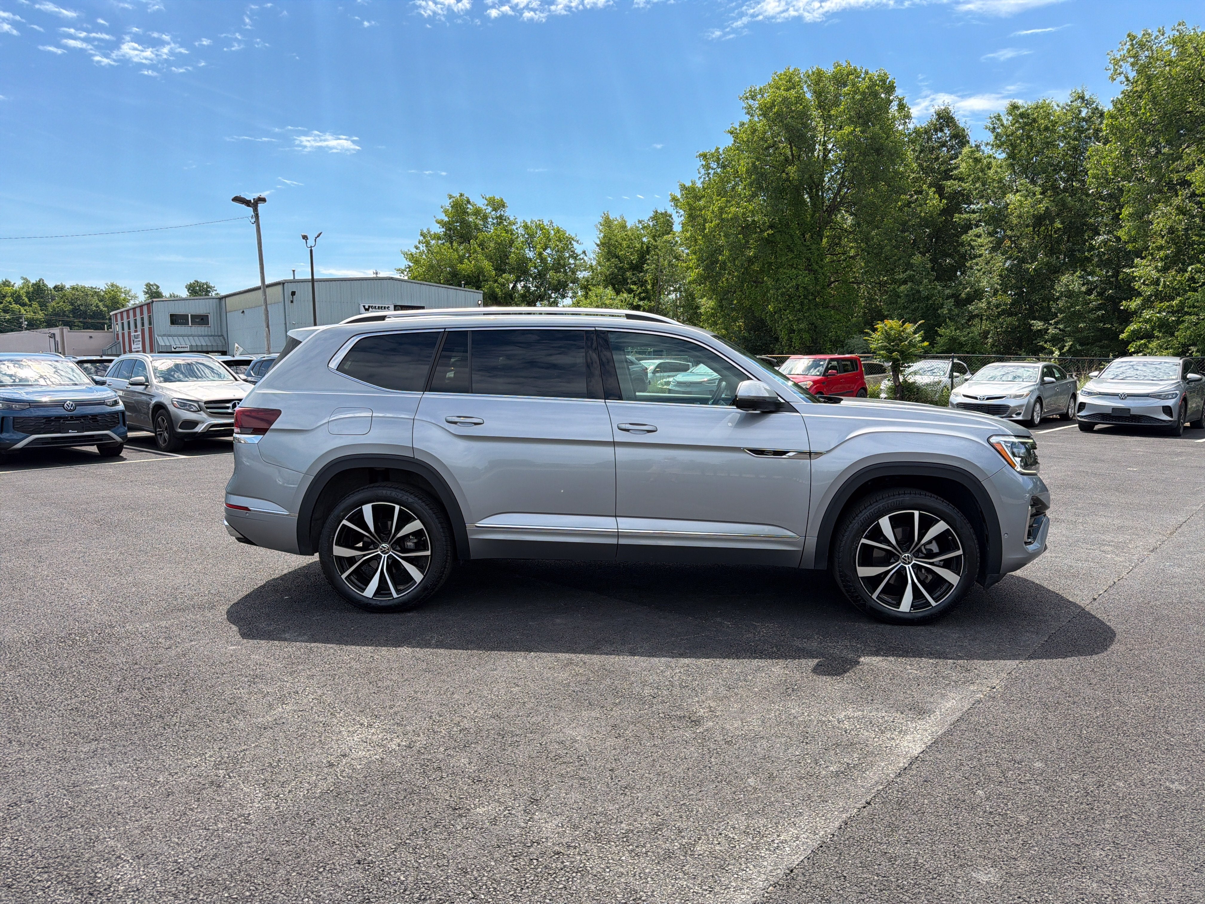 2024 Volkswagen Atlas 2.0T SEL Premium R-Line
