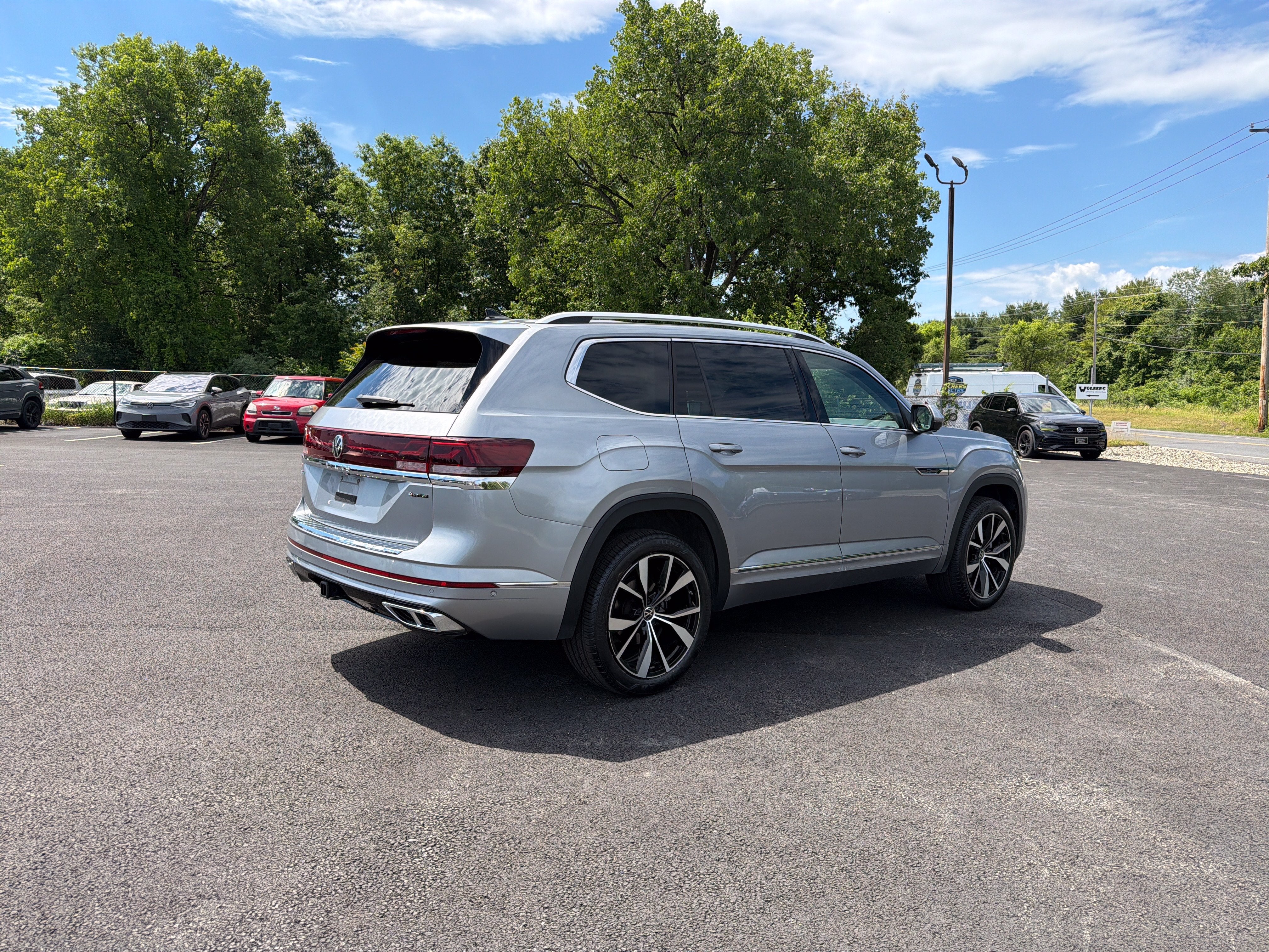 2024 Volkswagen Atlas 2.0T SEL Premium R-Line