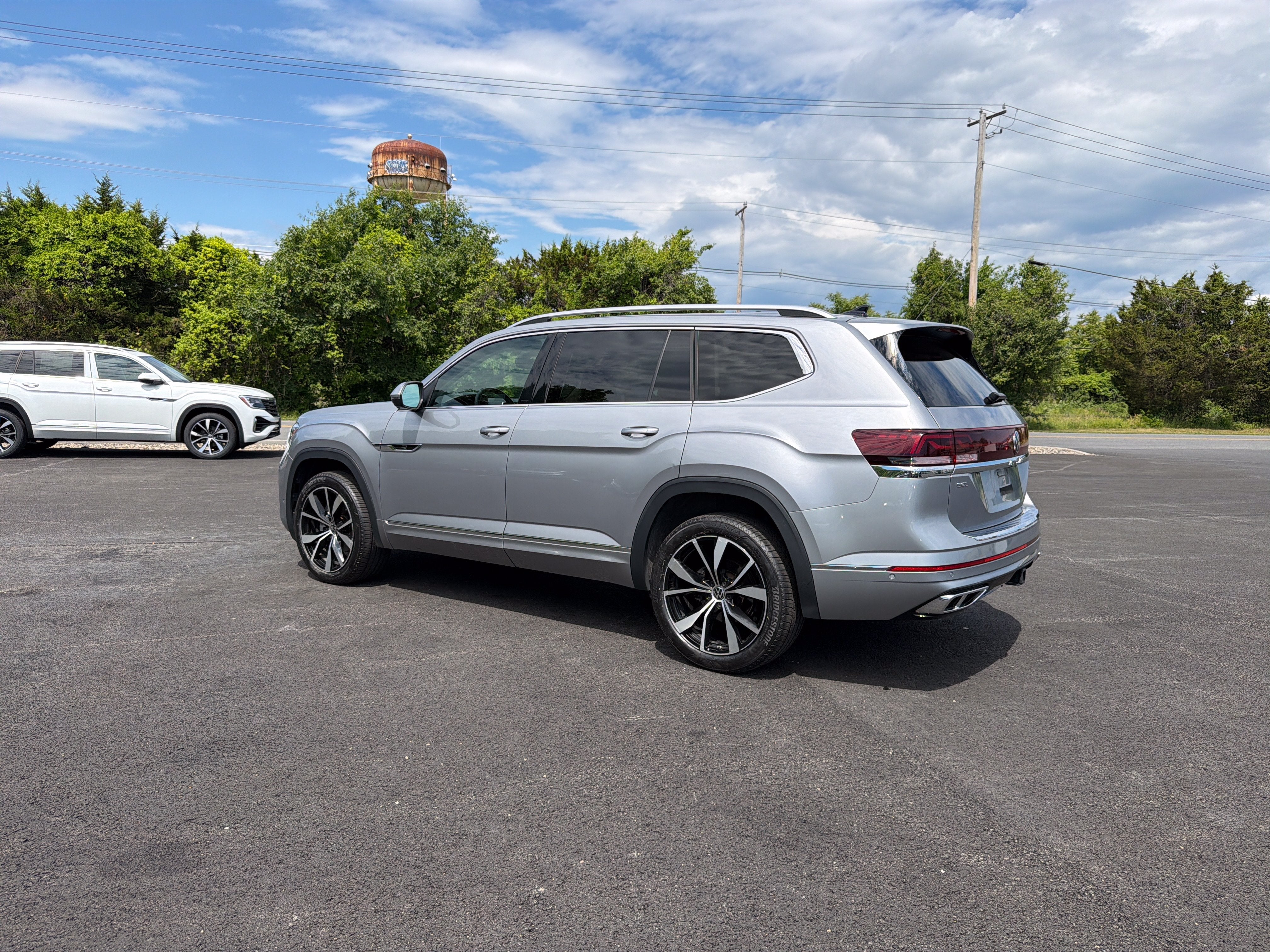 2024 Volkswagen Atlas 2.0T SEL Premium R-Line