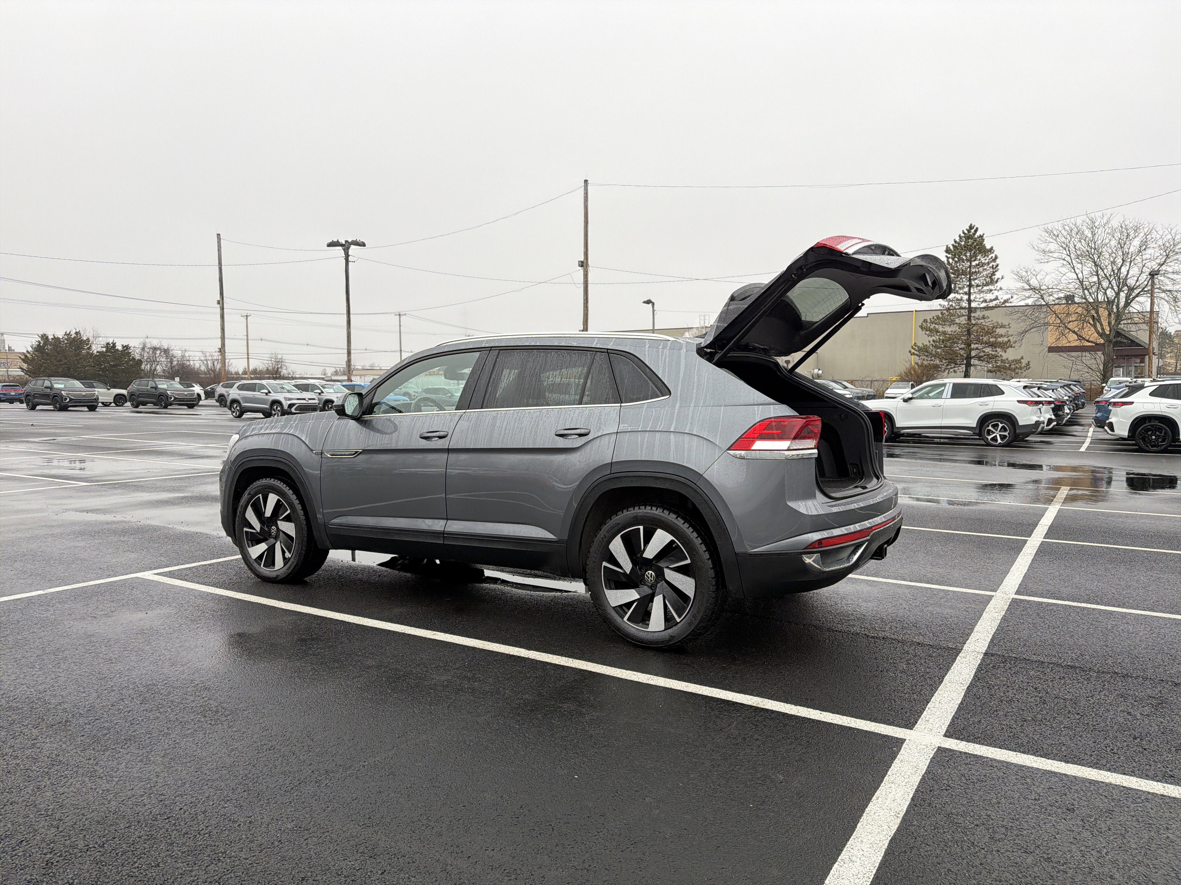 2024 Volkswagen Atlas Cross Sport 2.0T SE w/Technology