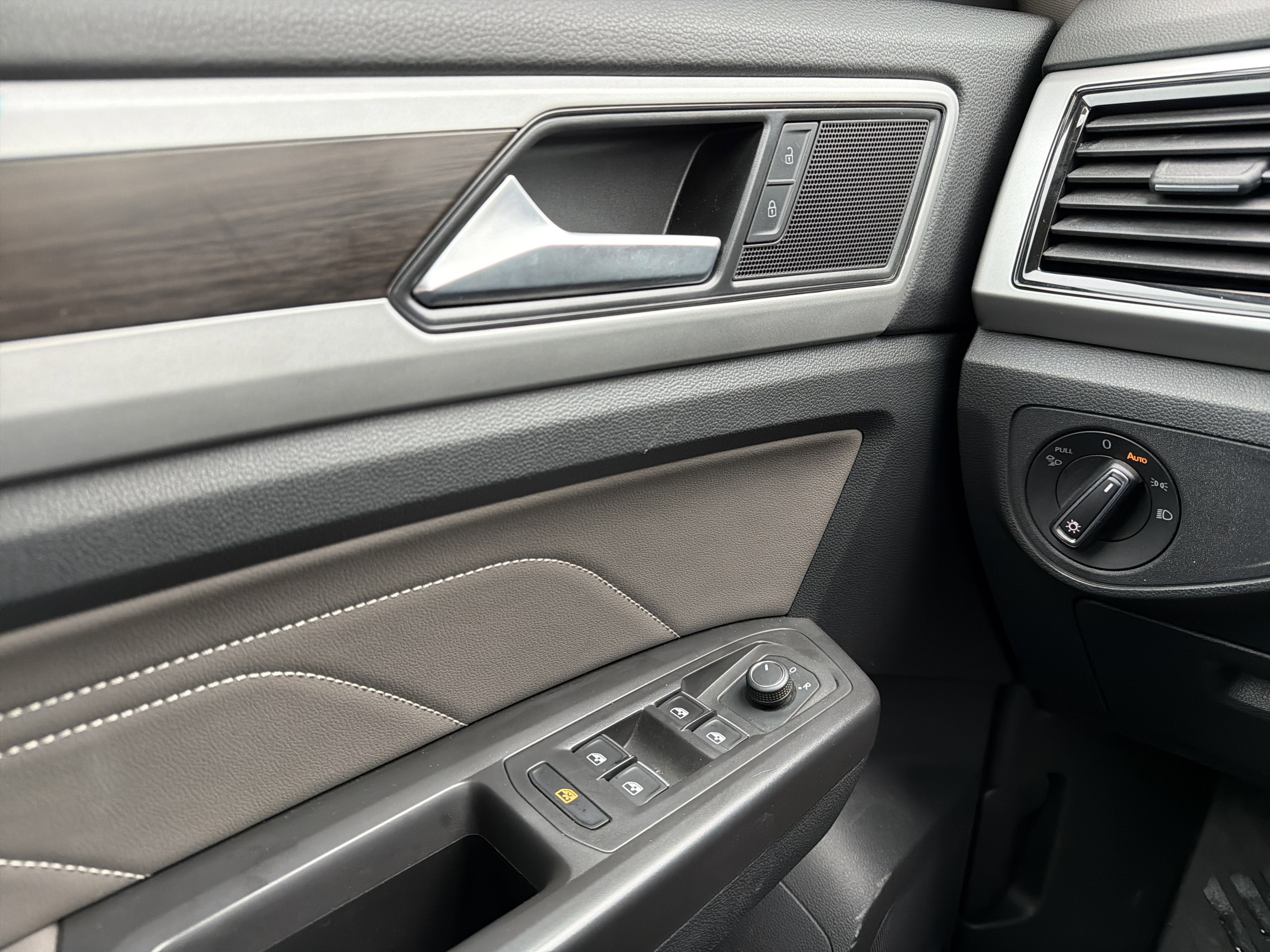 2022 Volkswagen Atlas 2.0T SE w/Technology