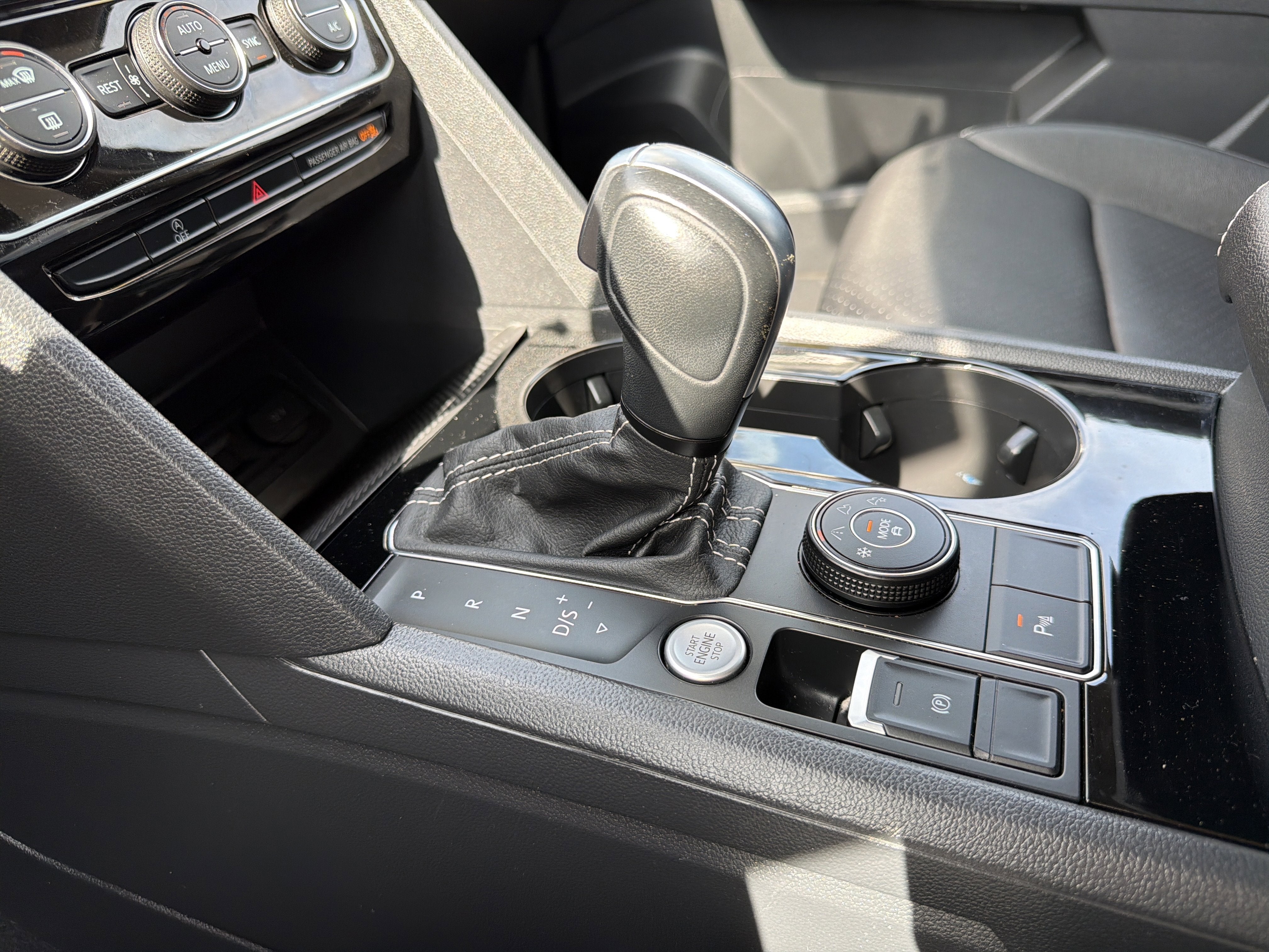 2023 Volkswagen Atlas 2.0T SE w/Technology