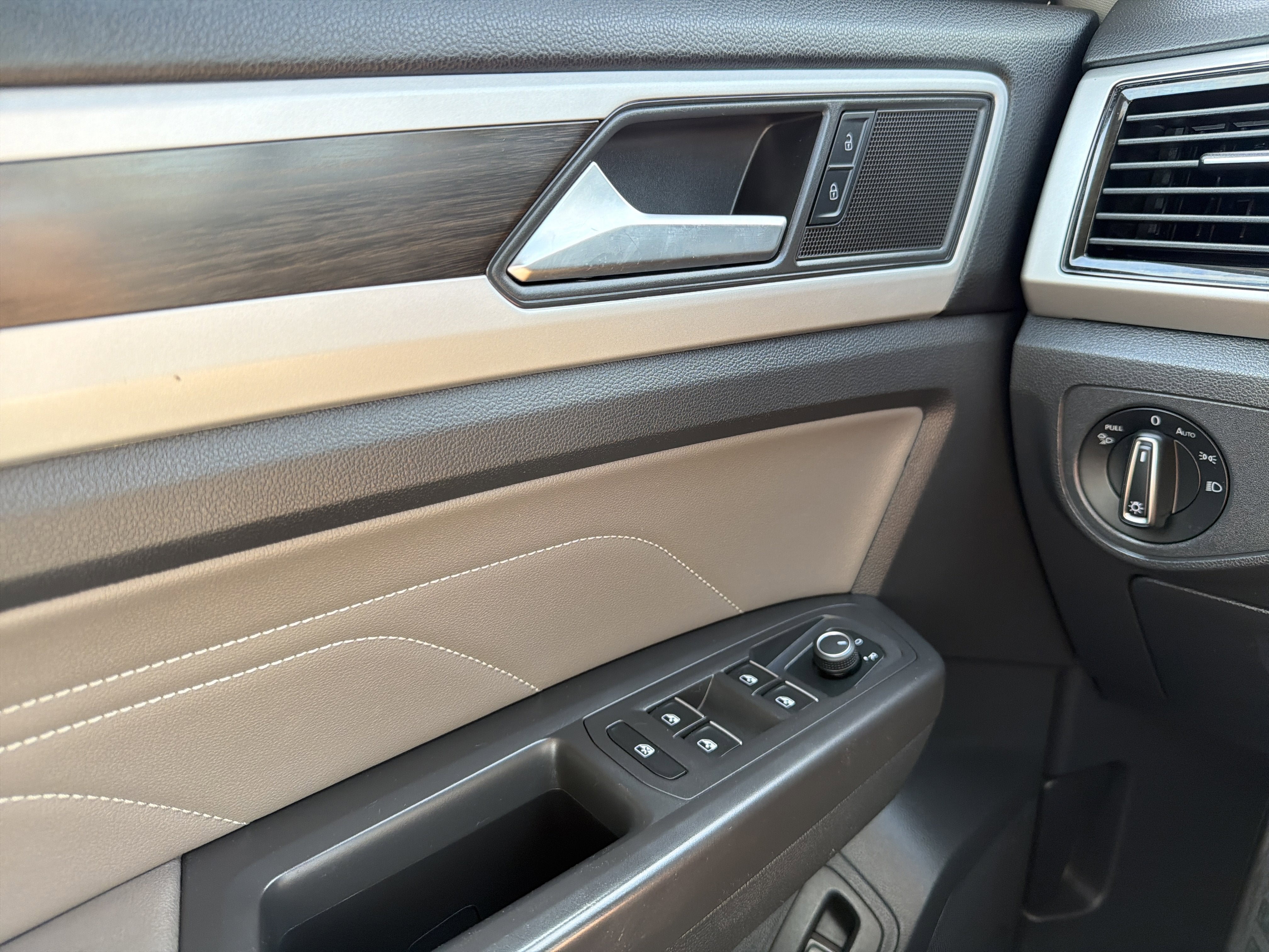 2023 Volkswagen Atlas 2.0T SE w/Technology