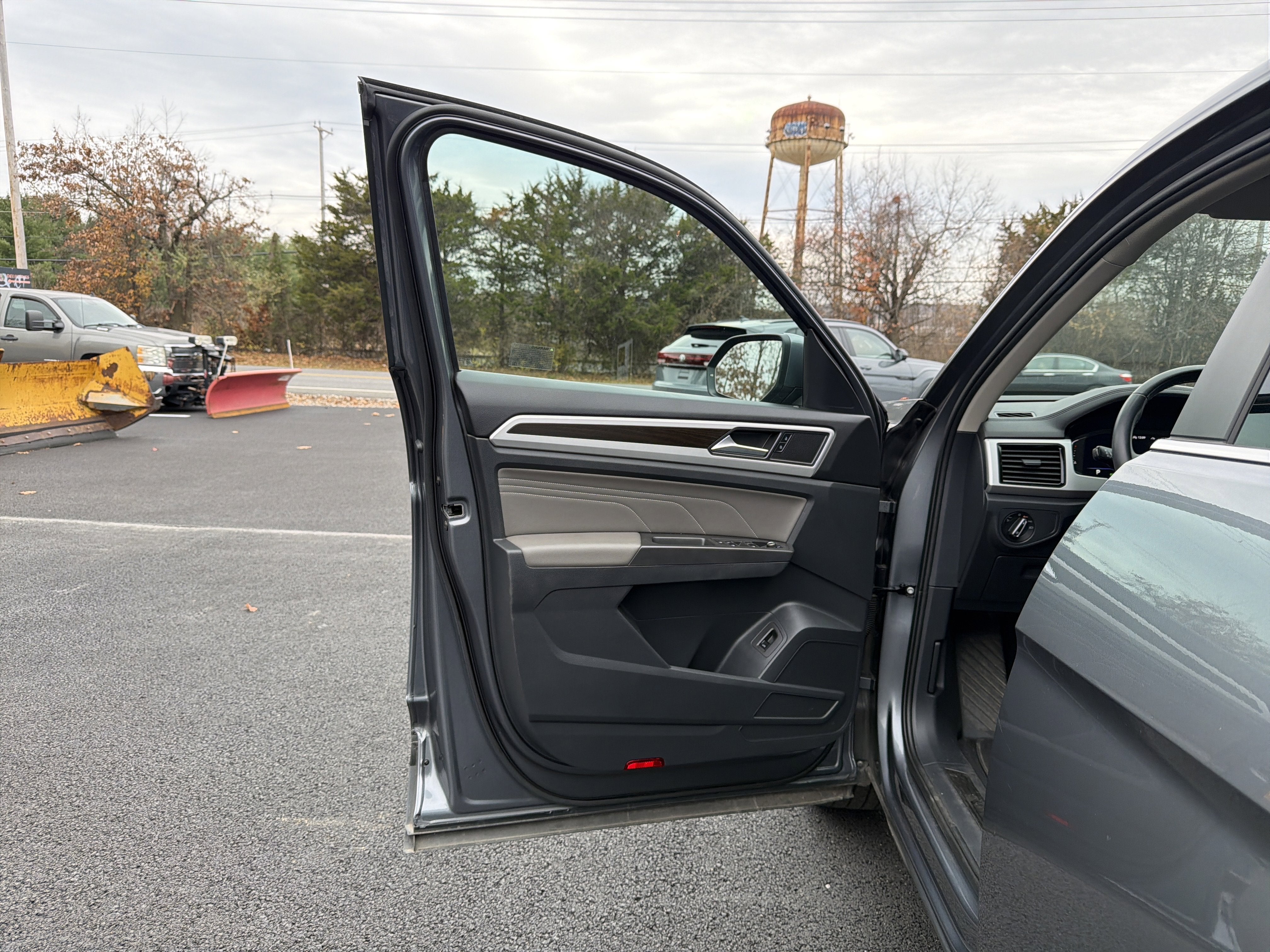 2023 Volkswagen Atlas 2.0T SE w/Technology