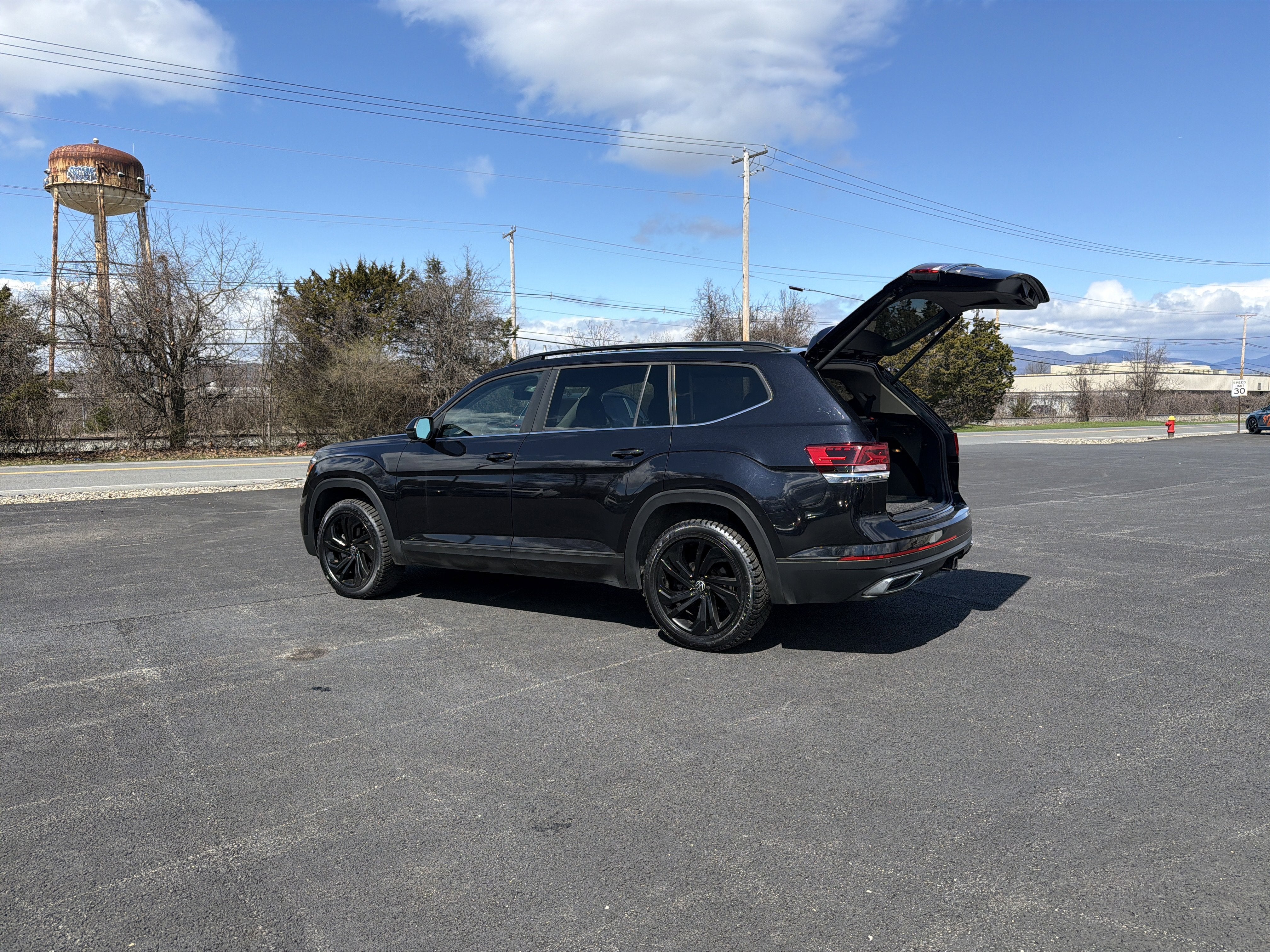 2023 Volkswagen Atlas 3.6L V6 SE w/Technology