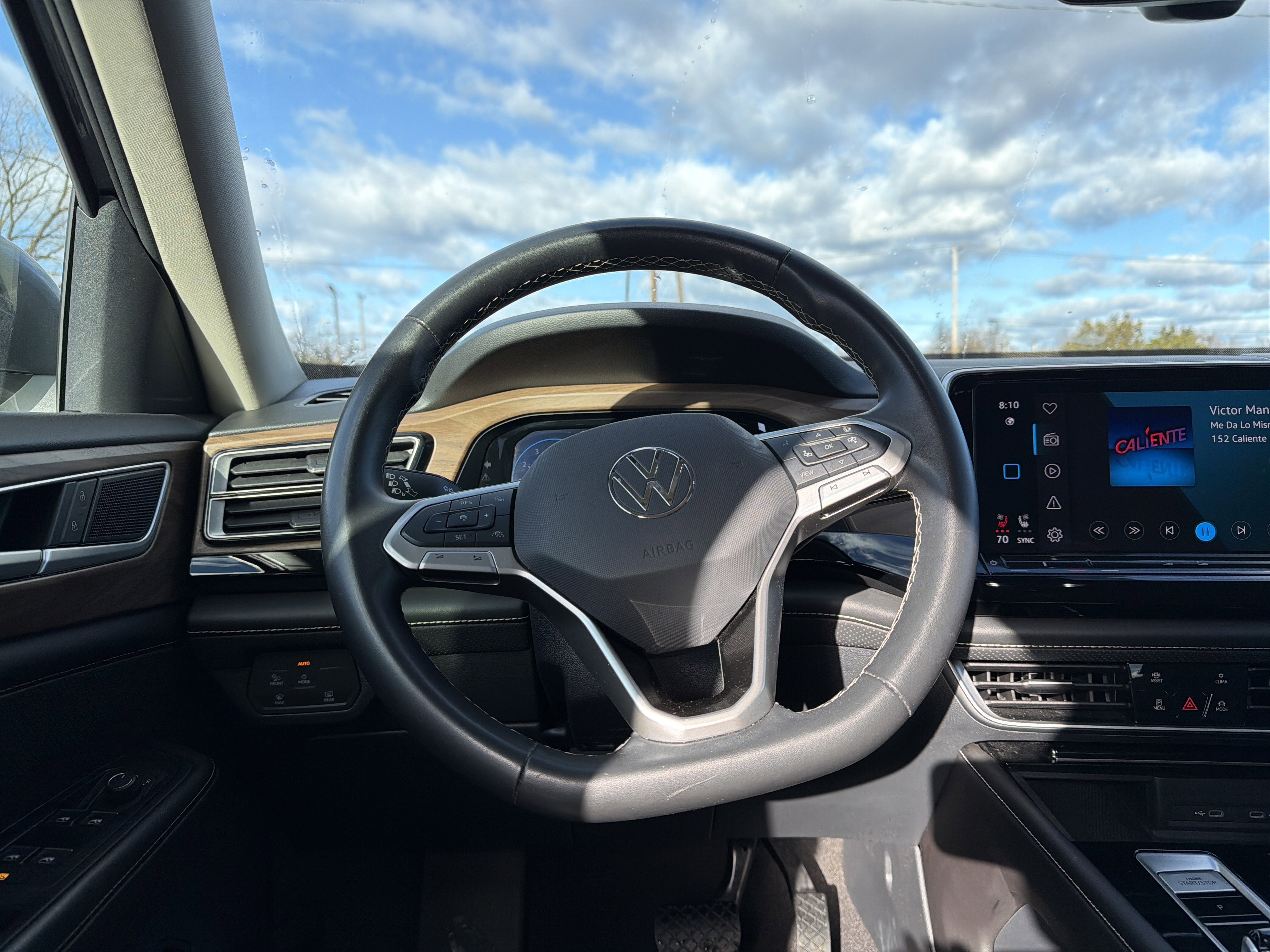 2024 Volkswagen Atlas 2.0T SE w/Technology