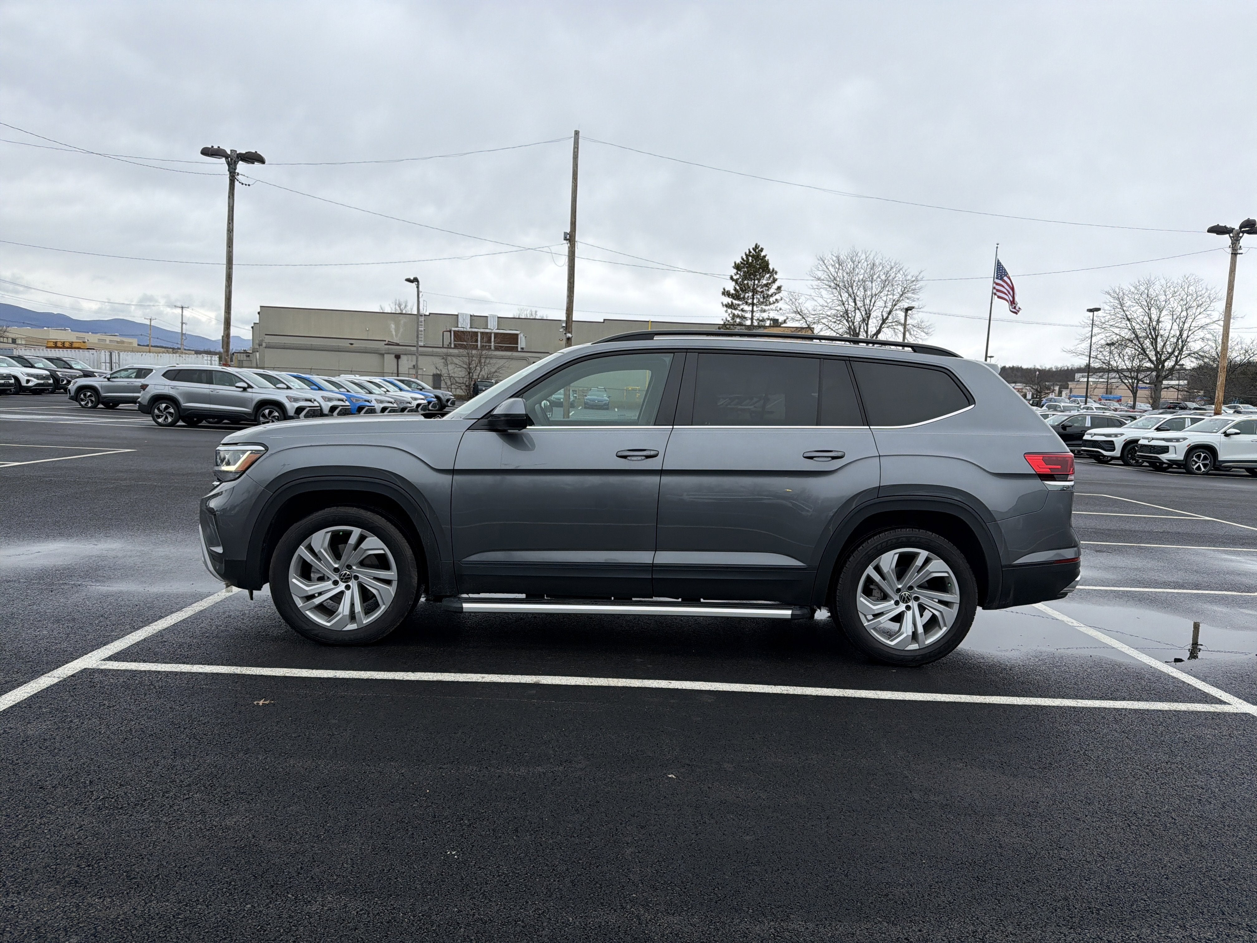 2022 Volkswagen Atlas 3.6L V6 SE w/Technology