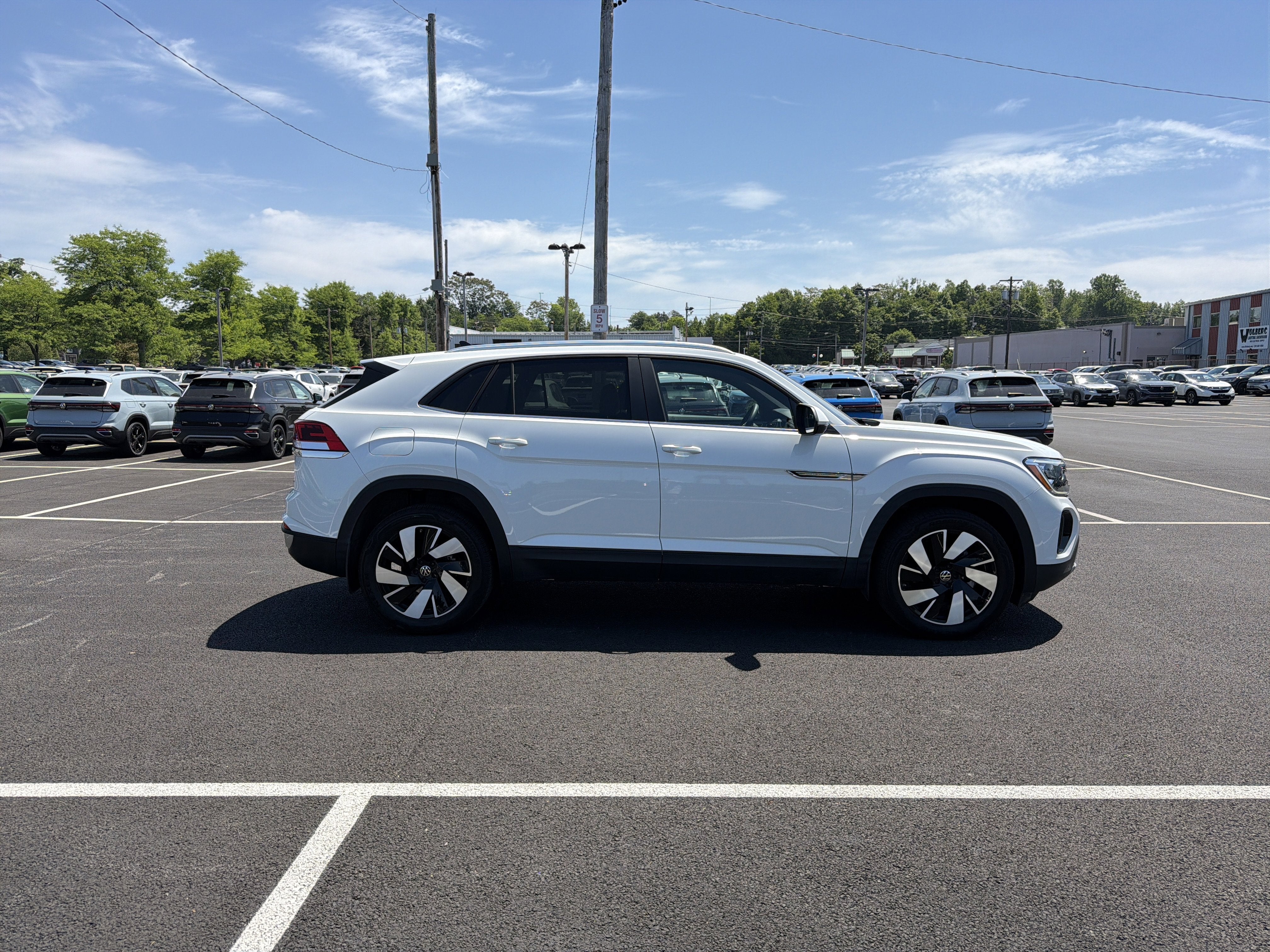 2024 Volkswagen Atlas Cross Sport 2.0T SE w/Technology