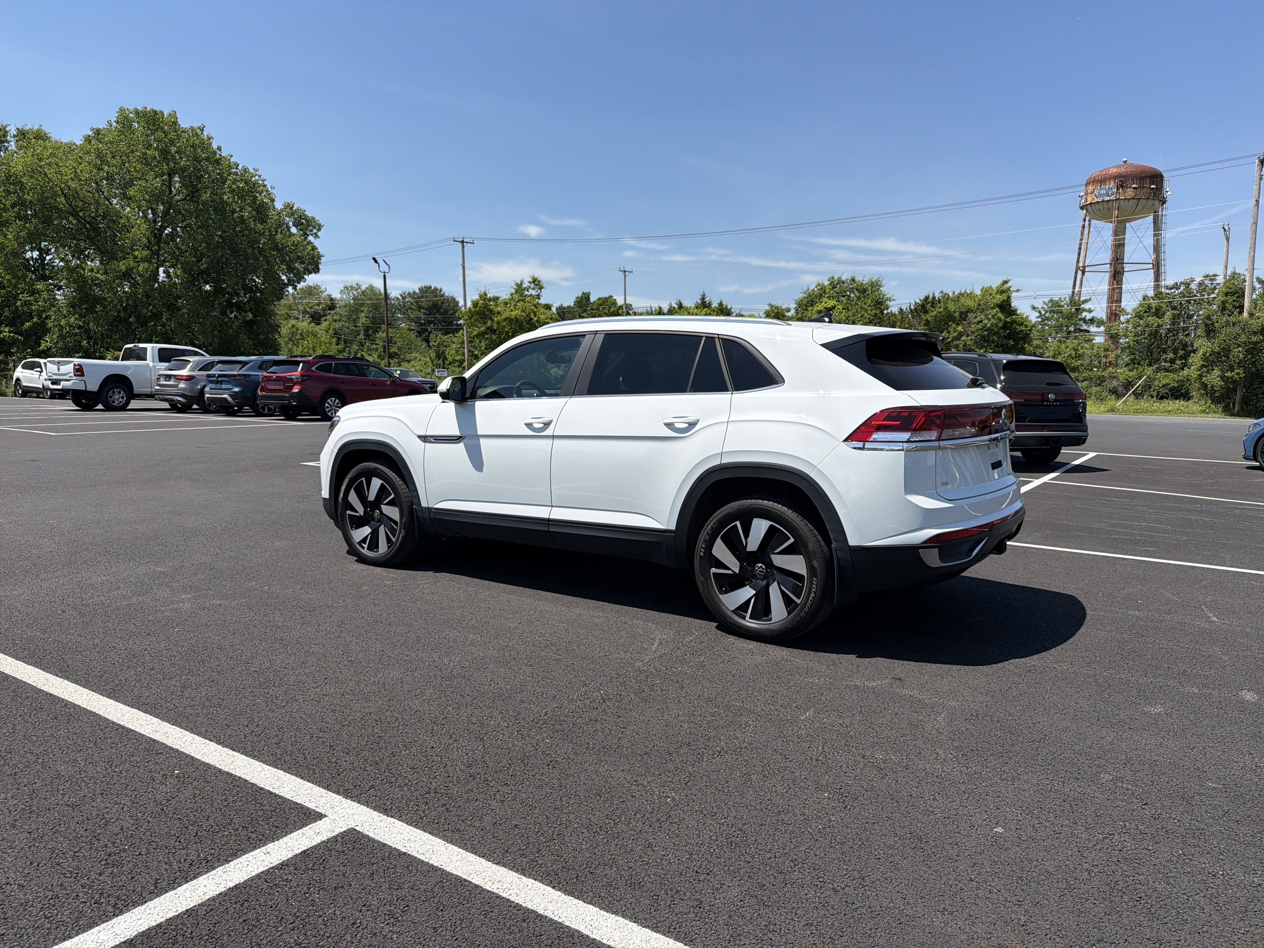 2024 Volkswagen Atlas Cross Sport 2.0T SE w/Technology
