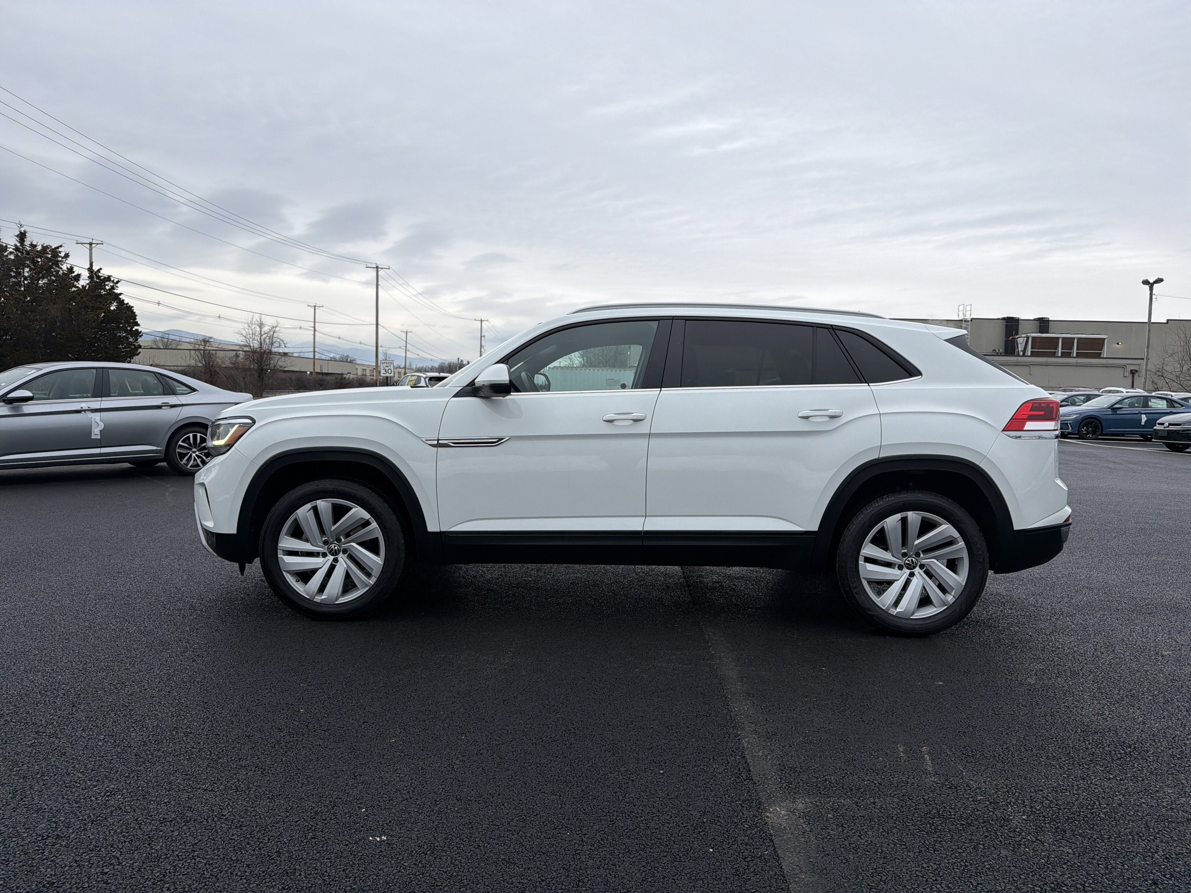 2022 Volkswagen Atlas Cross Sport 3.6L V6 SE w/Technology