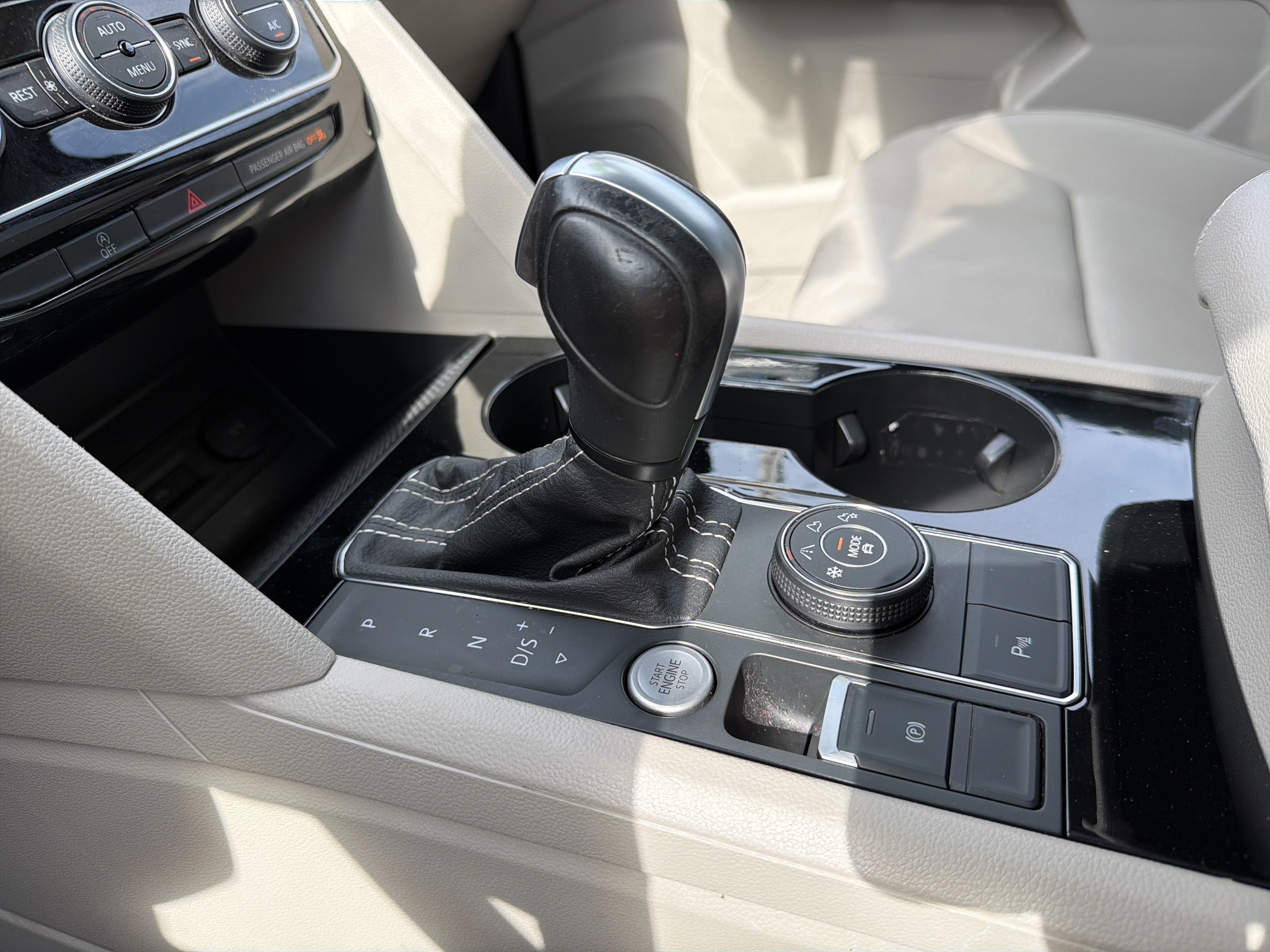 2022 Volkswagen Atlas 2.0T SE w/Technology