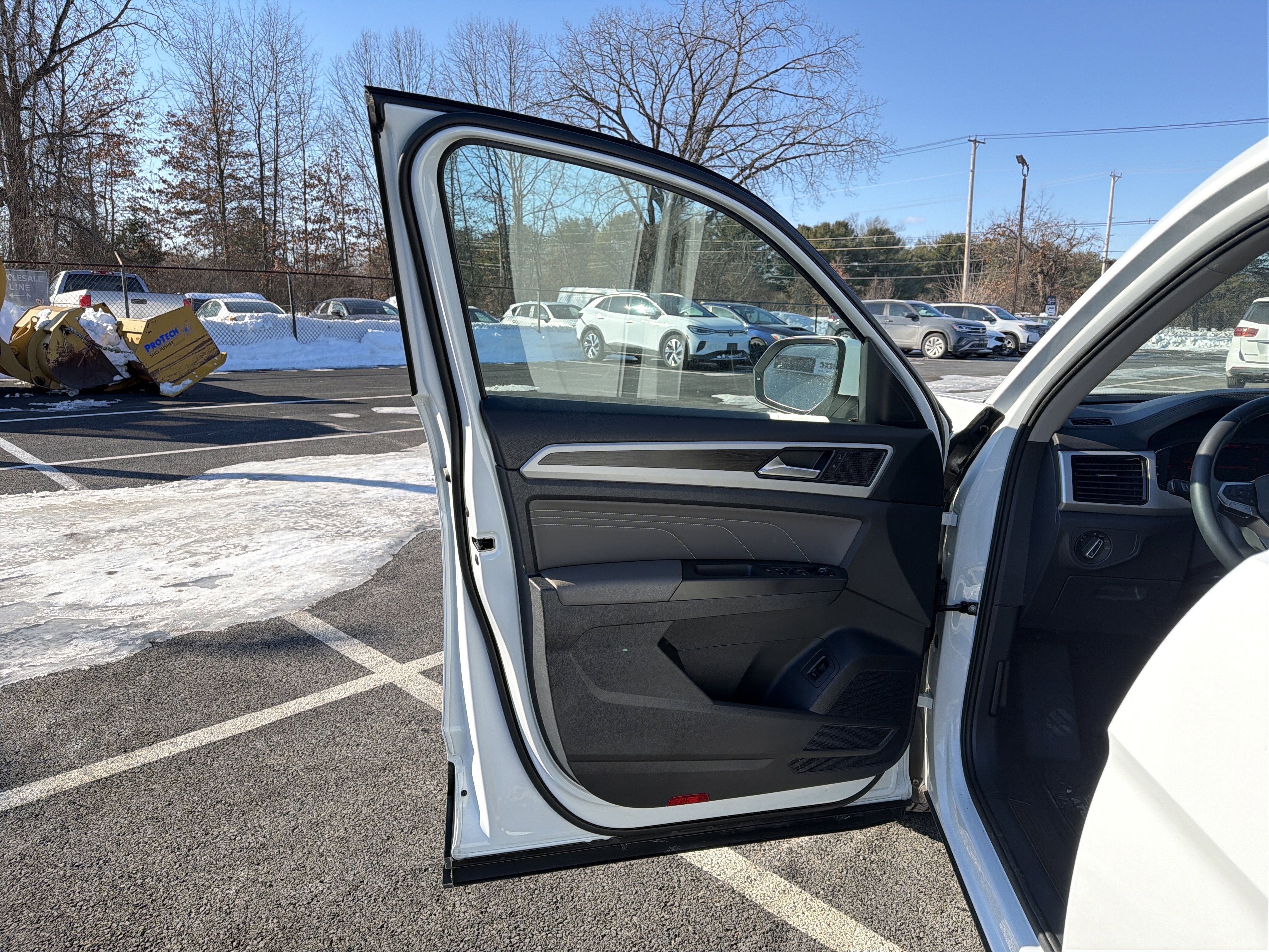 2023 Volkswagen Atlas 3.6L V6 SE w/Technology