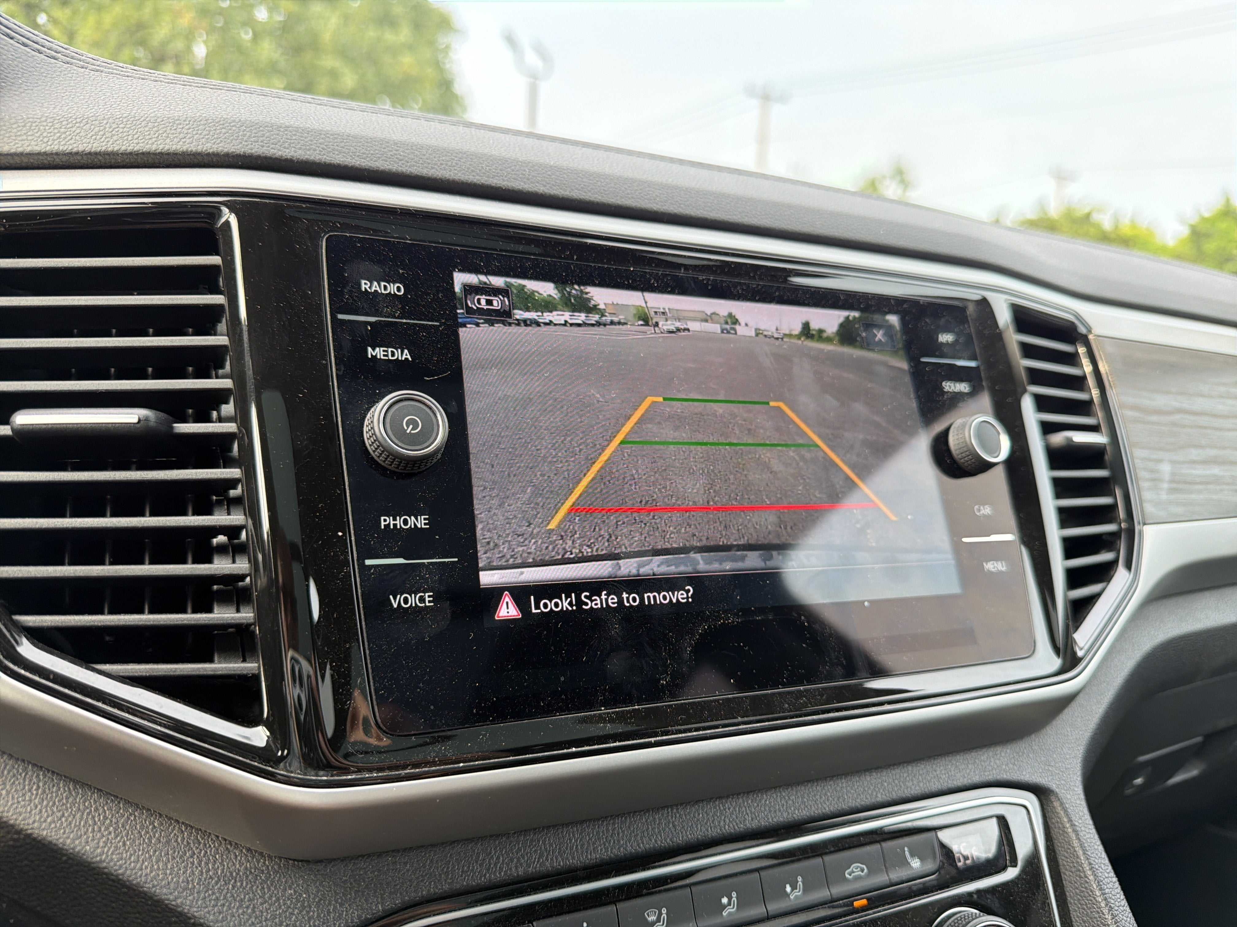 2022 Volkswagen Atlas 3.6L V6 SE w/Technology