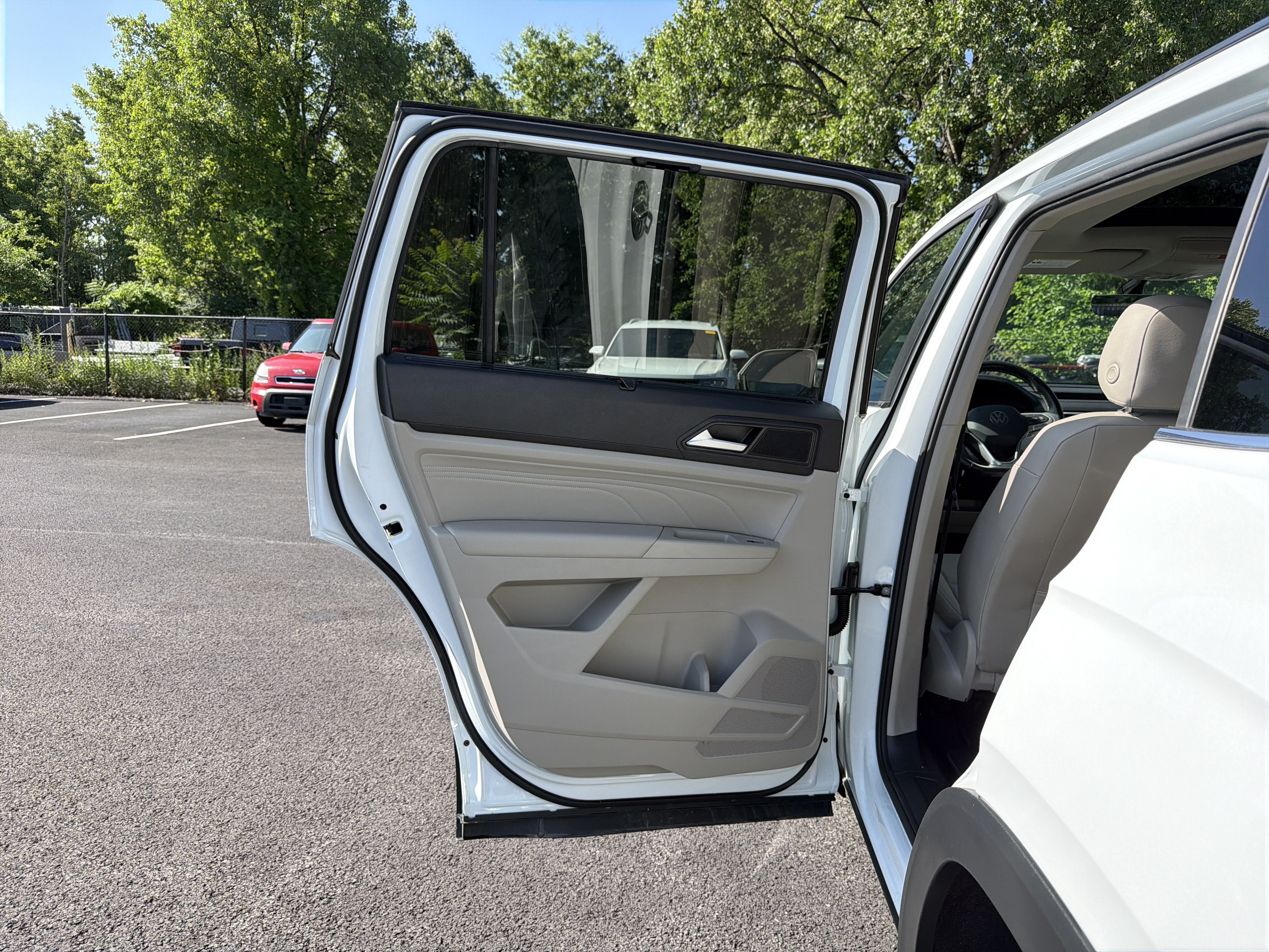2022 Volkswagen Atlas 3.6L V6 SE w/Technology