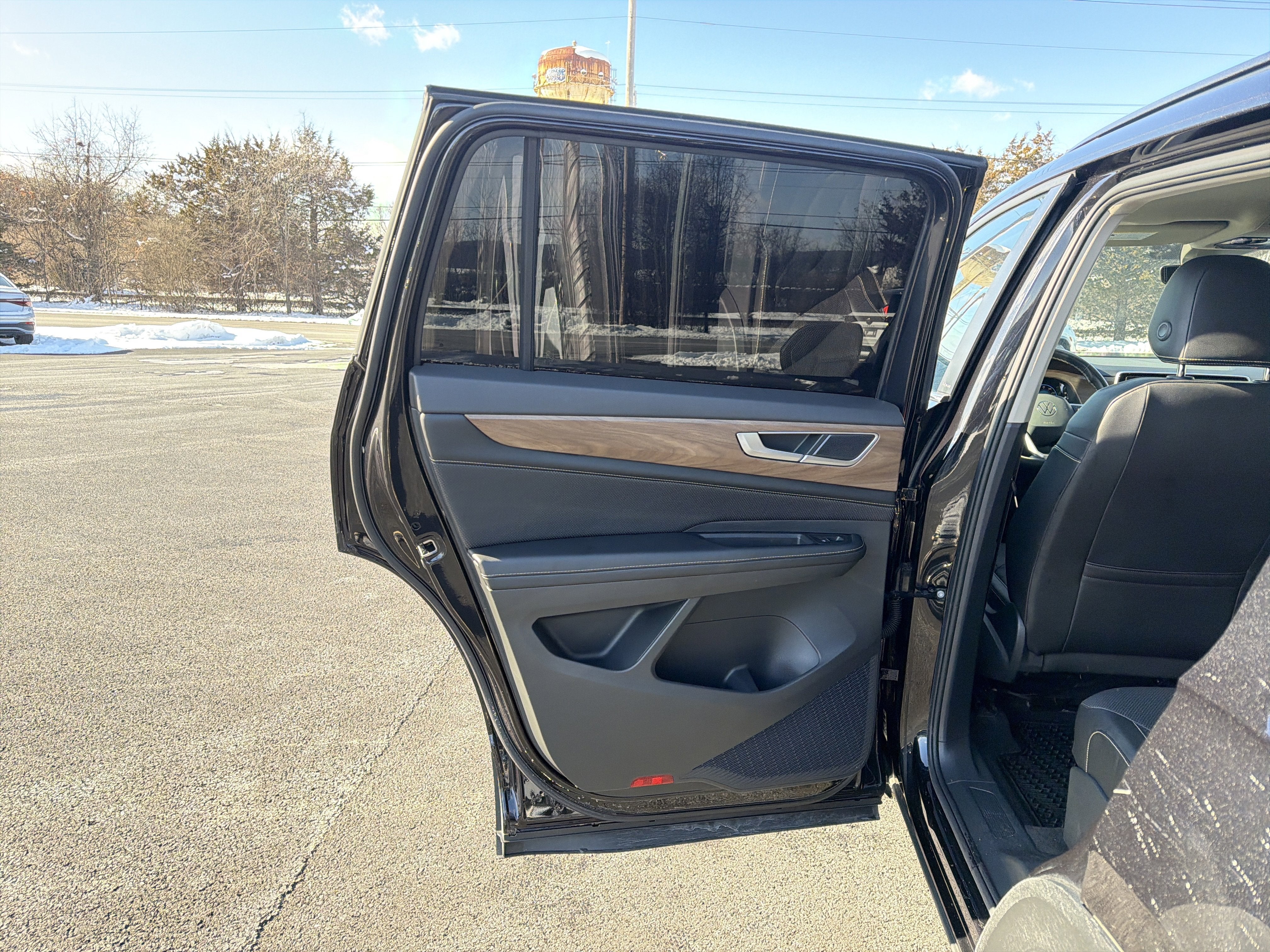 2024 Volkswagen Atlas 2.0T SE