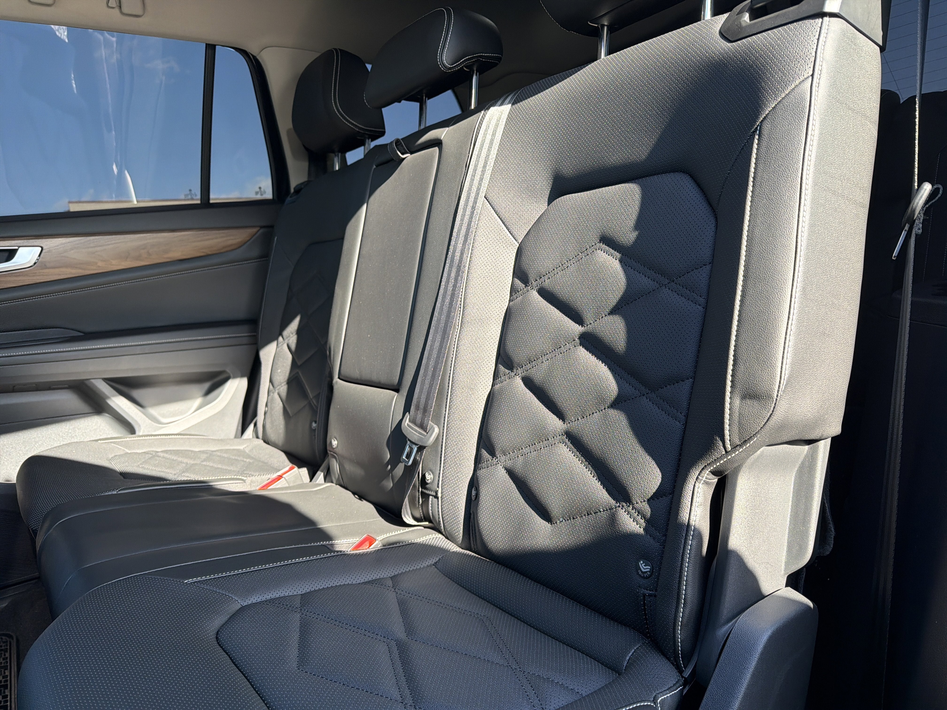 2024 Volkswagen Atlas 2.0T SE