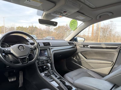 2019 Volkswagen Passat 2.0T SE R-Line