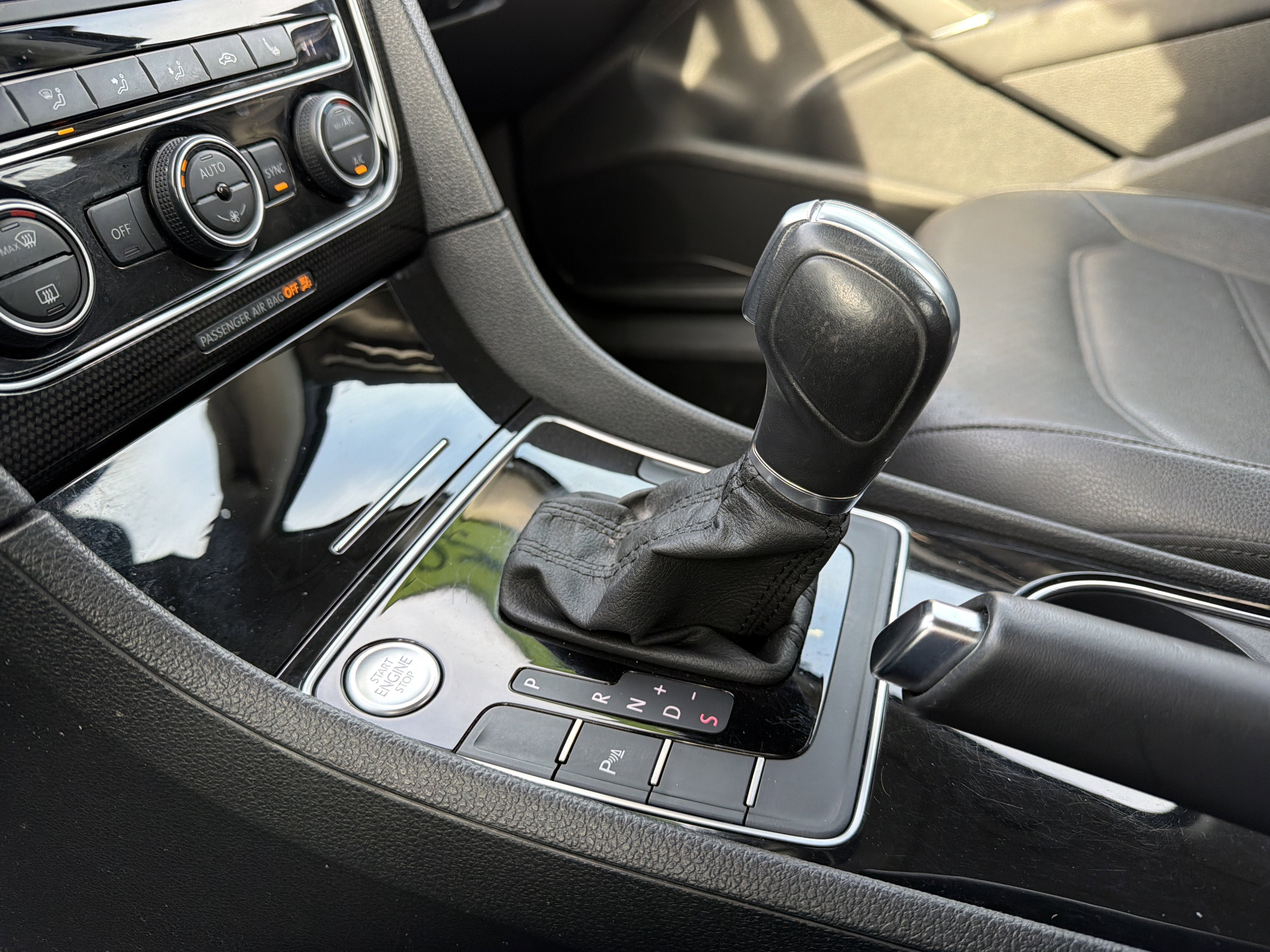 2019 Volkswagen Passat 2.0T SE R-Line