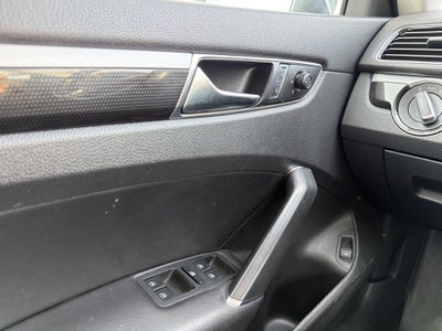 2019 Volkswagen Passat 2.0T SE R-Line