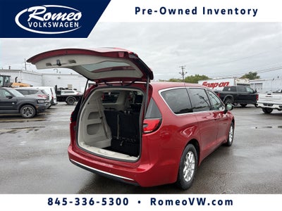2024 Chrysler Pacifica Touring L