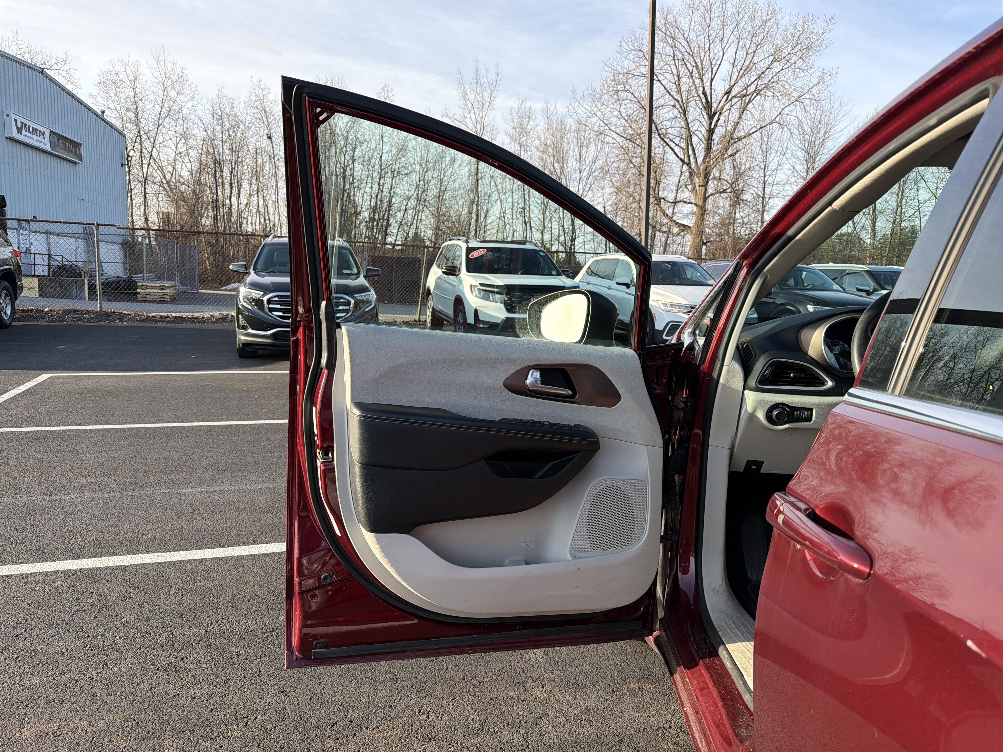 2023 Chrysler Voyager LX