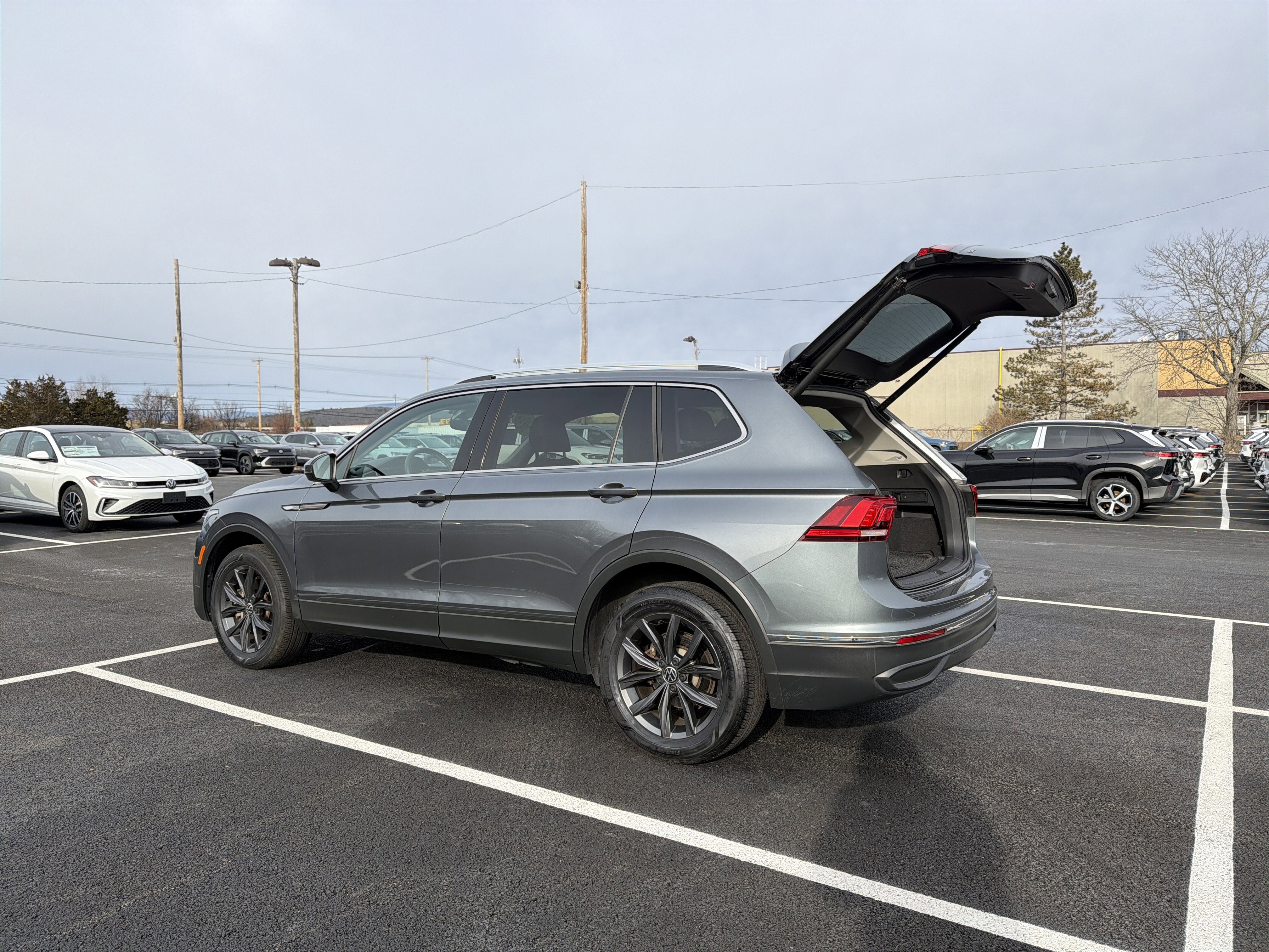 2022 Volkswagen Tiguan 2.0T SE