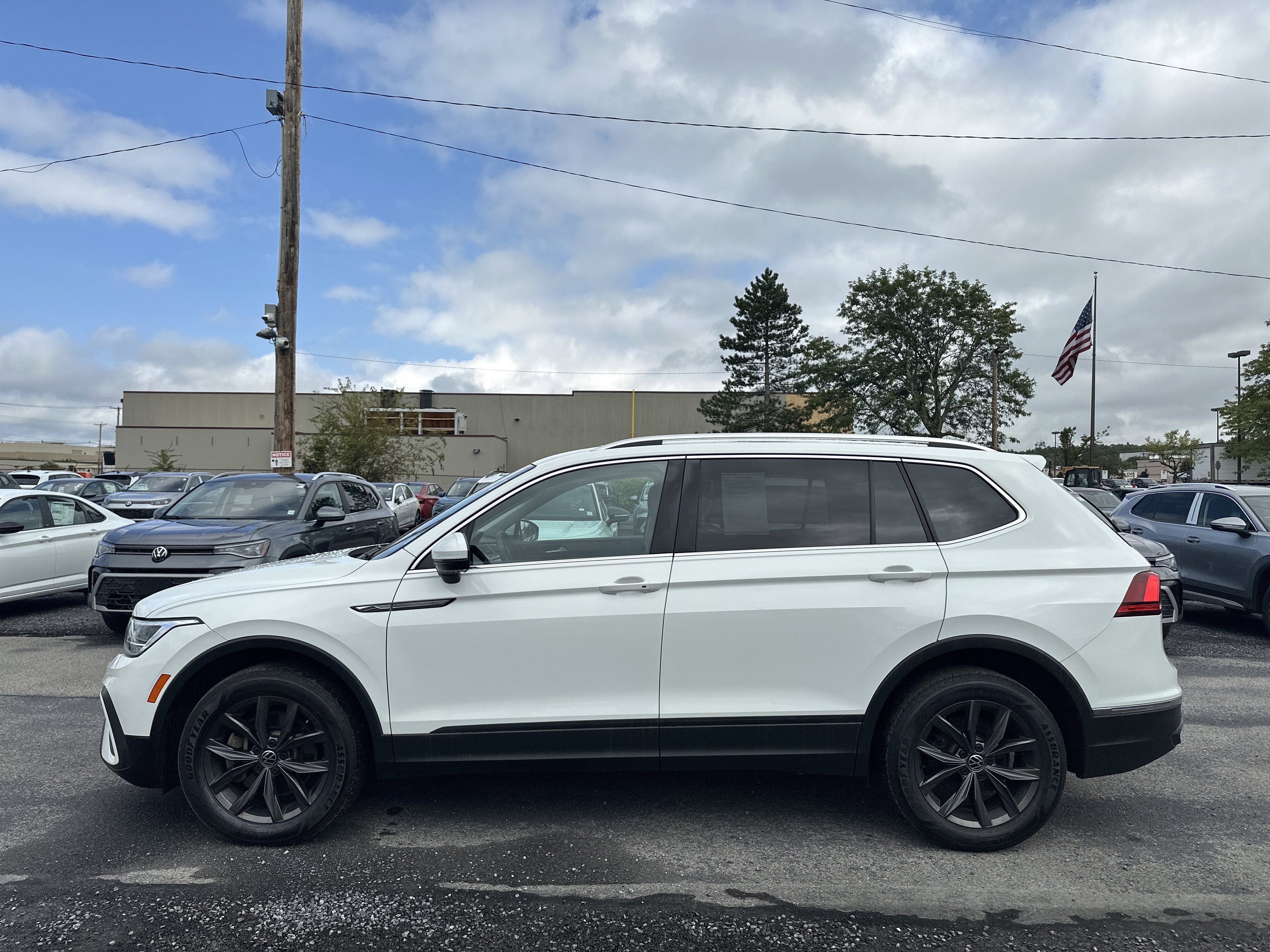 2022 Volkswagen Tiguan 2.0T SE