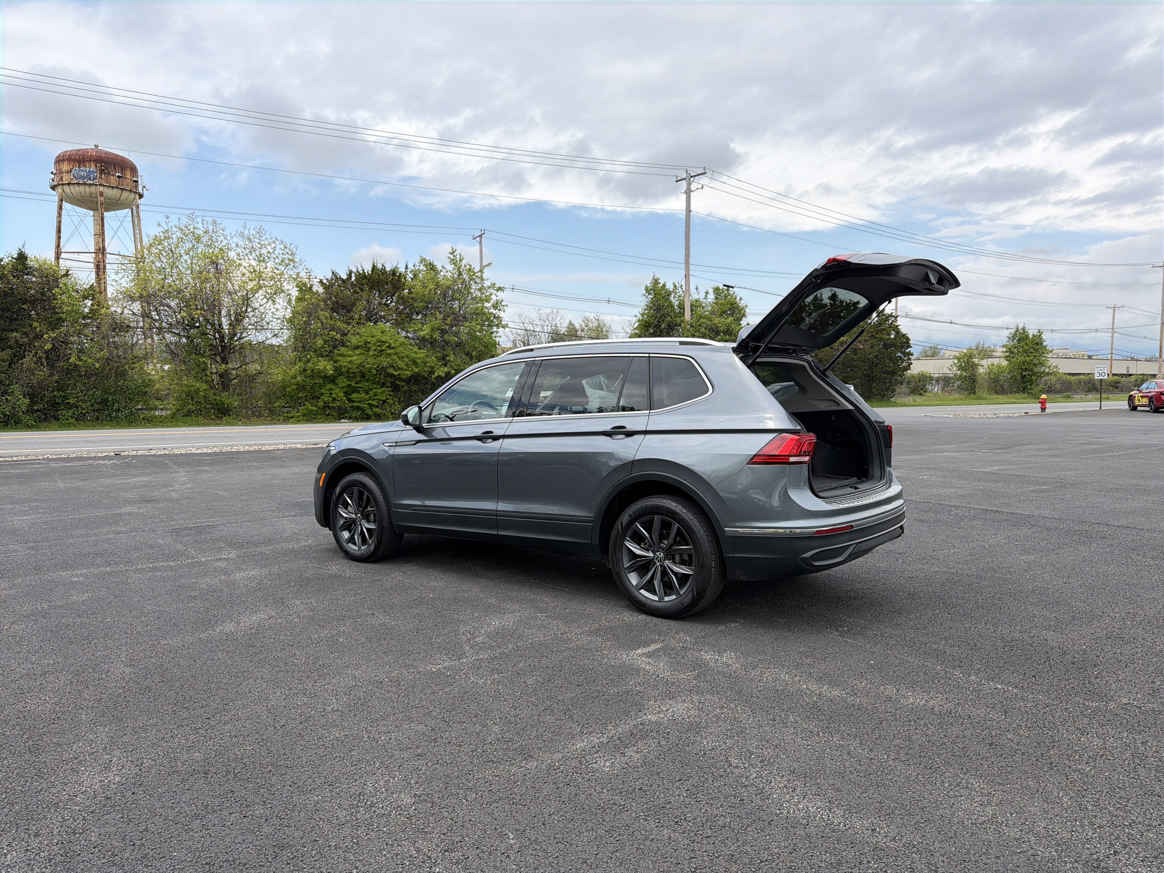 2023 Volkswagen Tiguan 2.0T SE