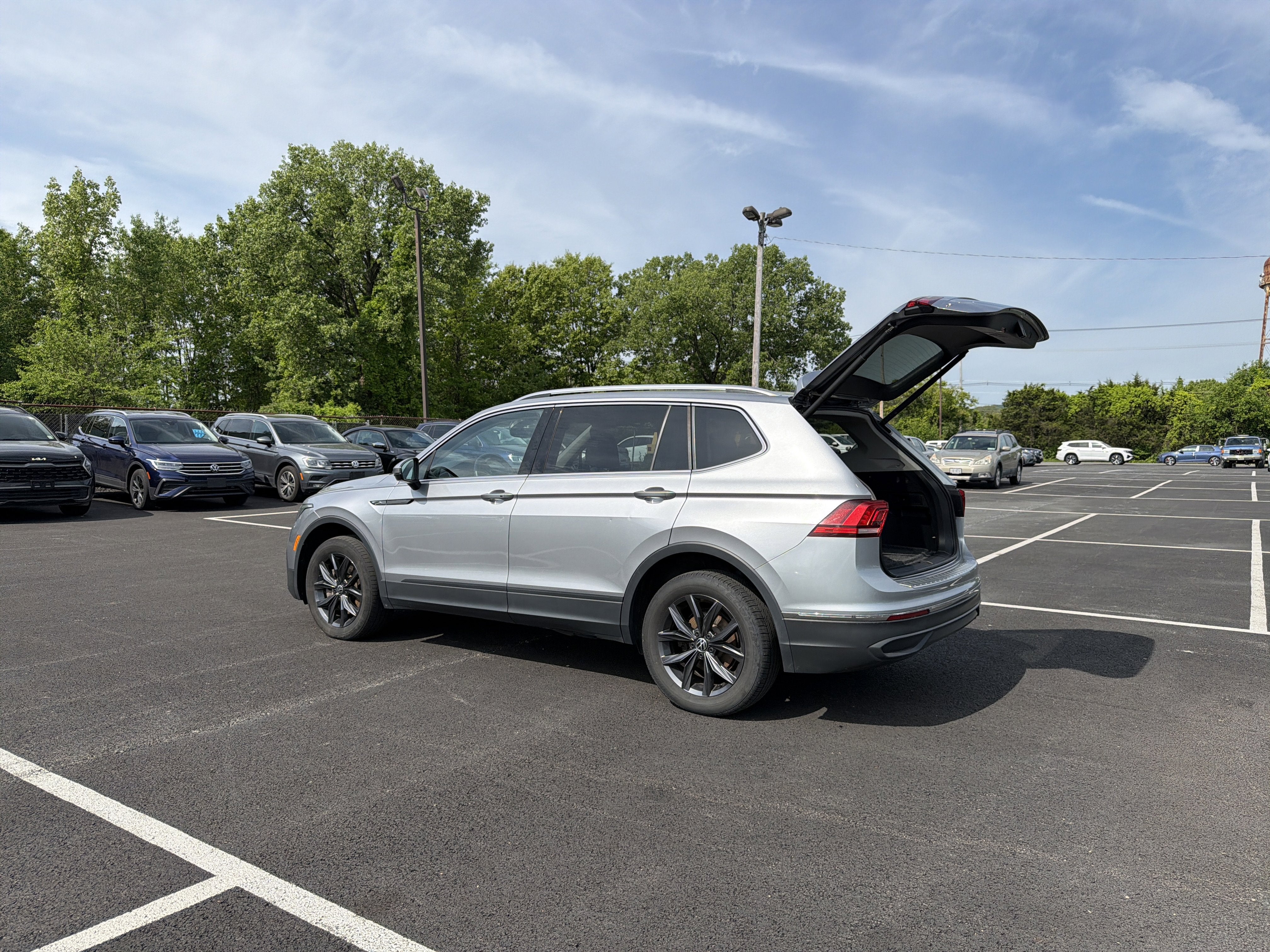 2022 Volkswagen Tiguan 2.0T SE