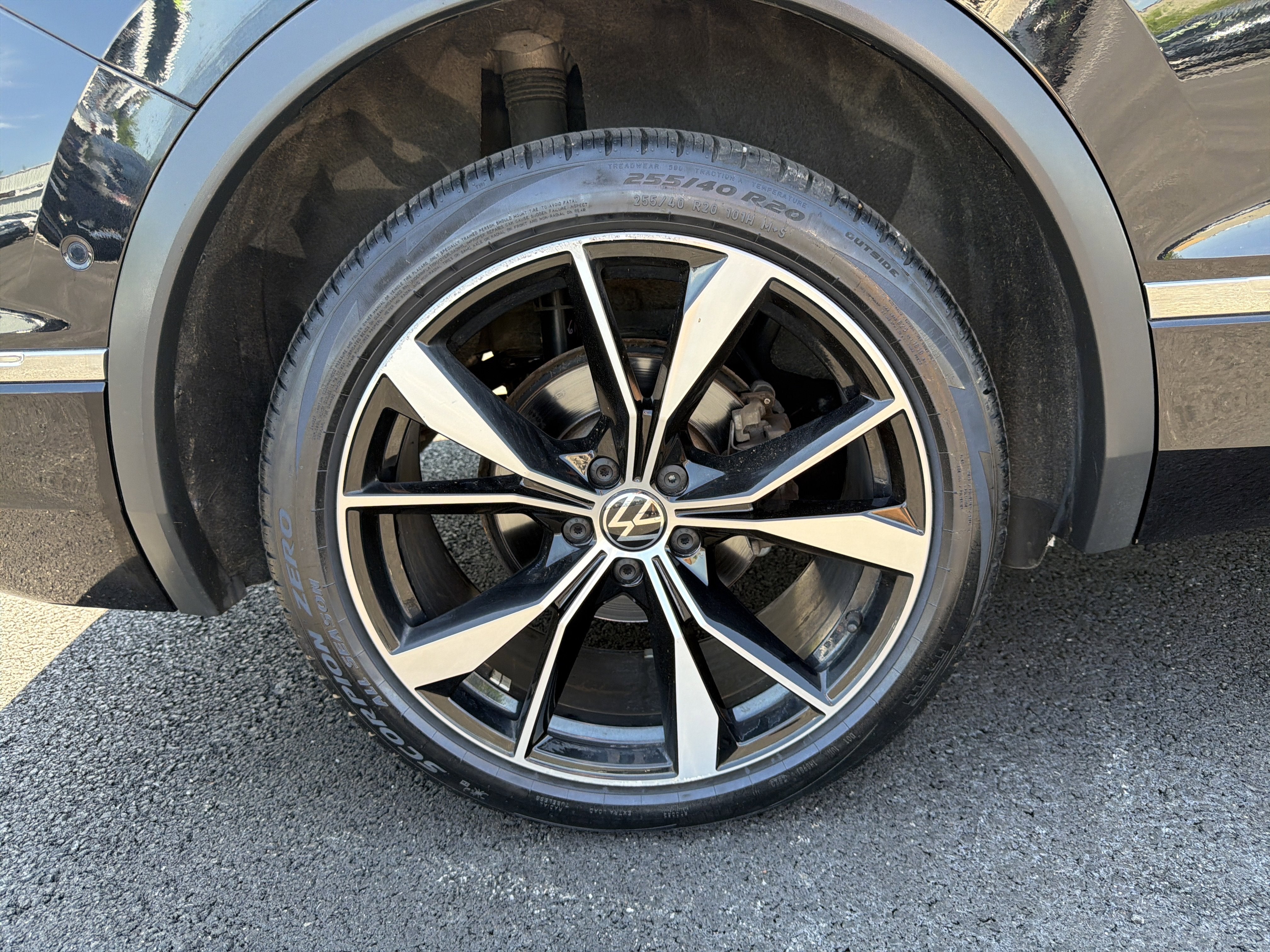 2024 Volkswagen Tiguan 2.0T SEL R-Line