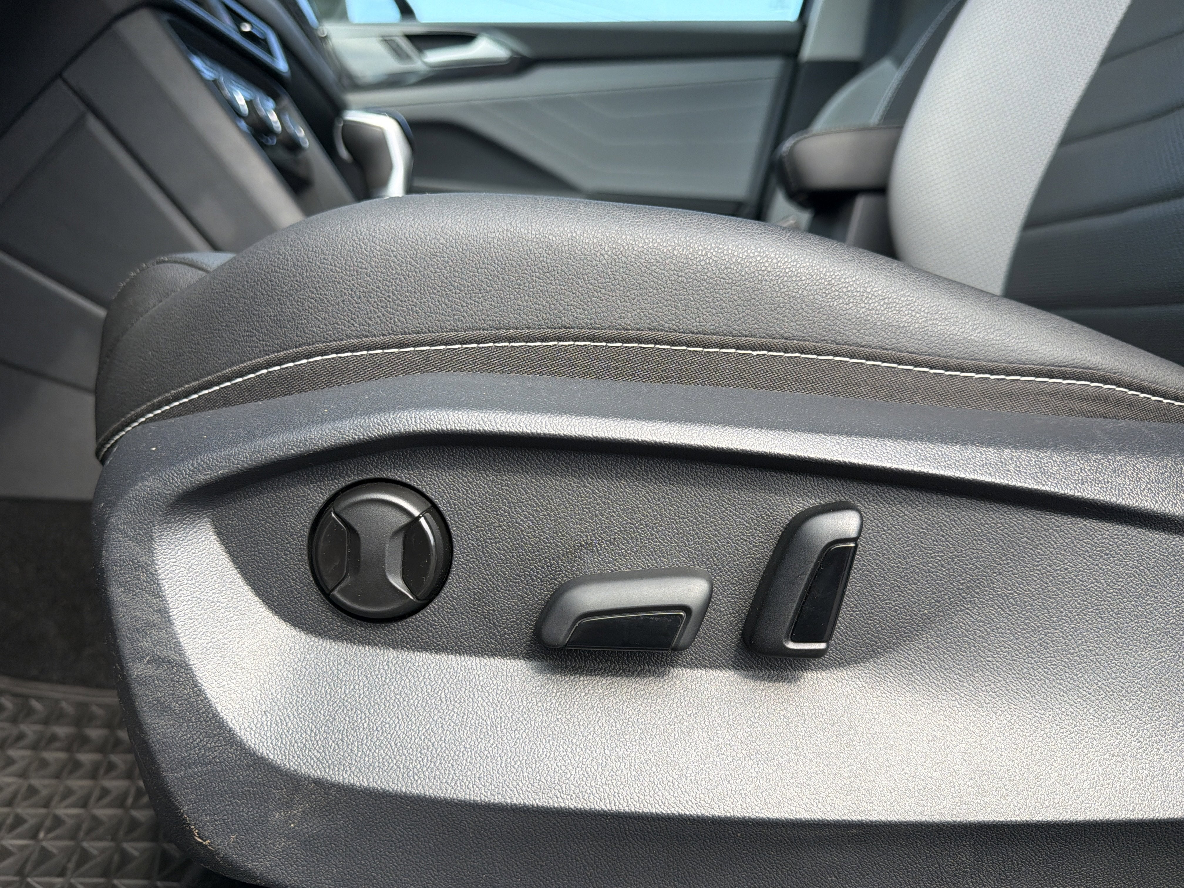 2024 Volkswagen Taos 1.5T SEL
