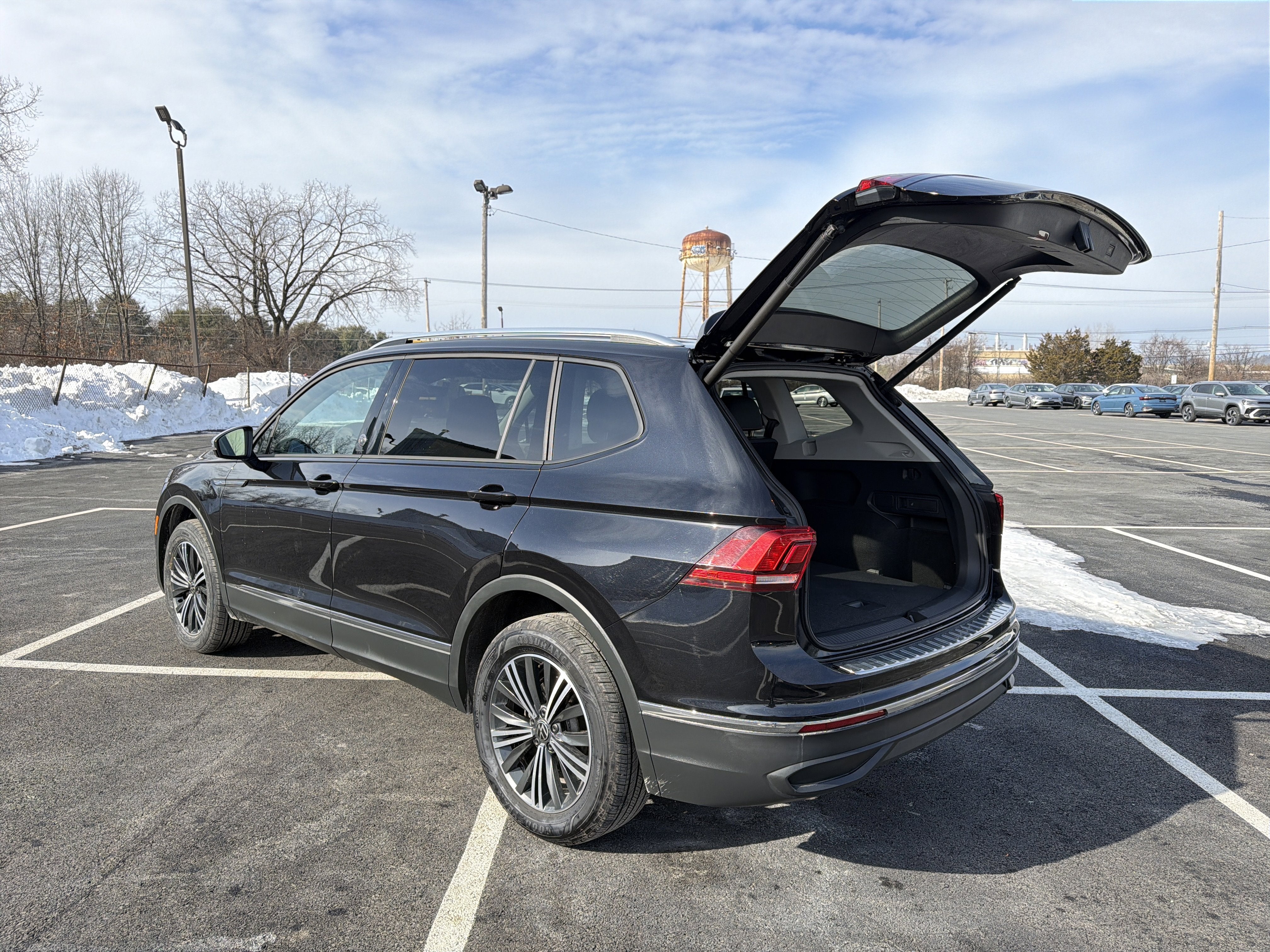 2024 Volkswagen Tiguan 2.0T Wolfsburg Edition