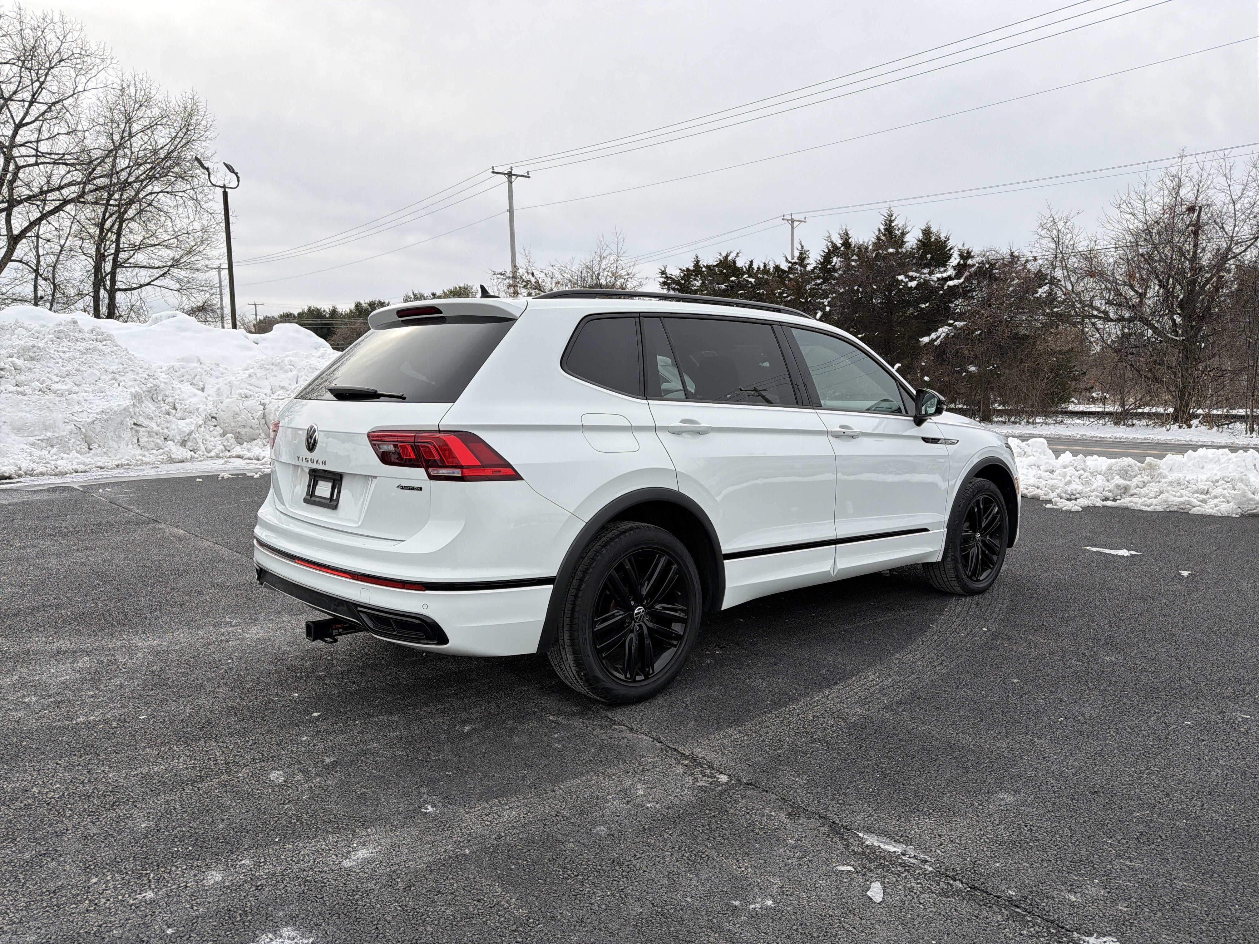 2022 Volkswagen Tiguan 2.0T SE R-Line Black