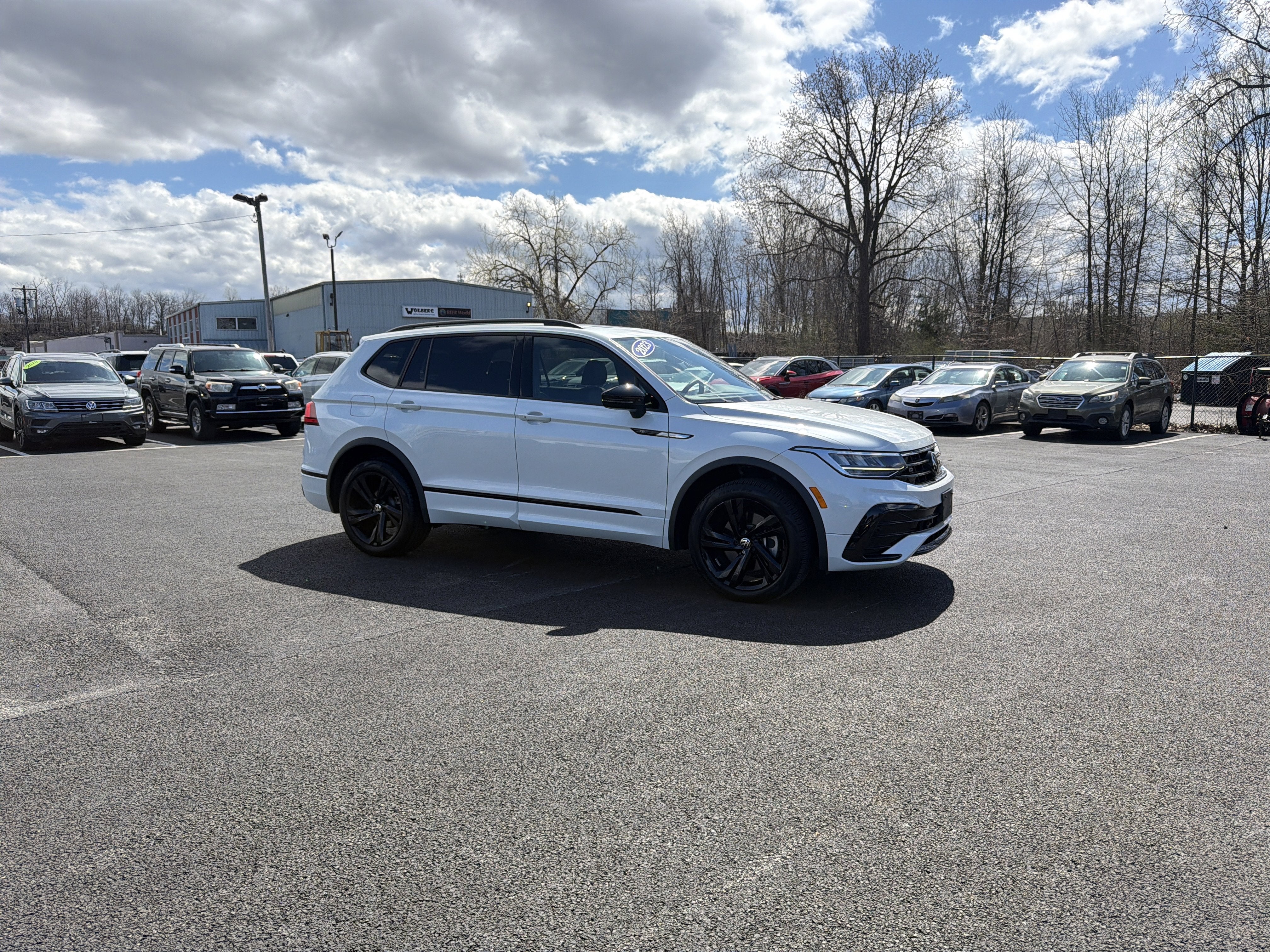 2023 Volkswagen Tiguan 2.0T SE R-Line Black
