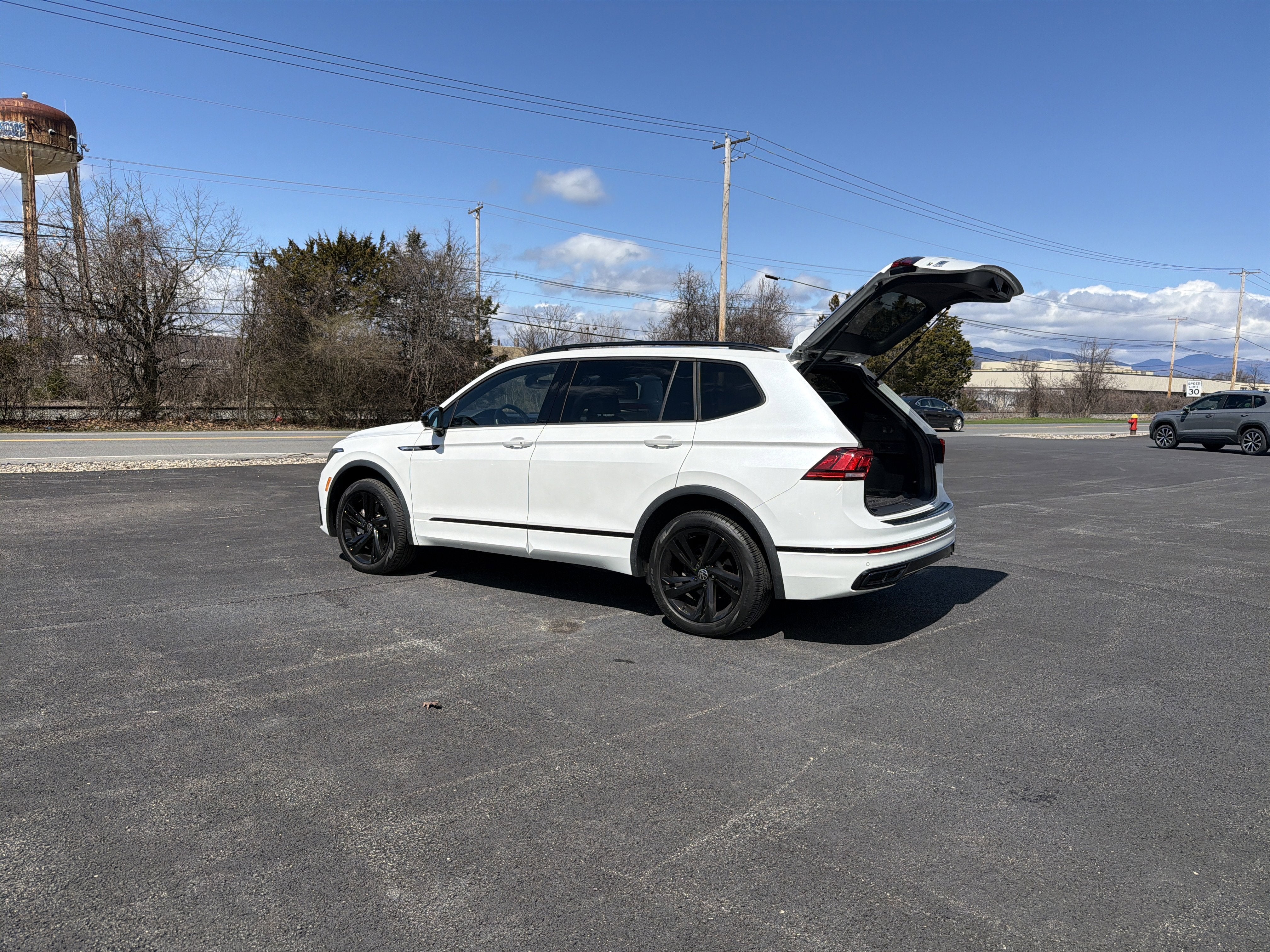 2023 Volkswagen Tiguan 2.0T SE R-Line Black