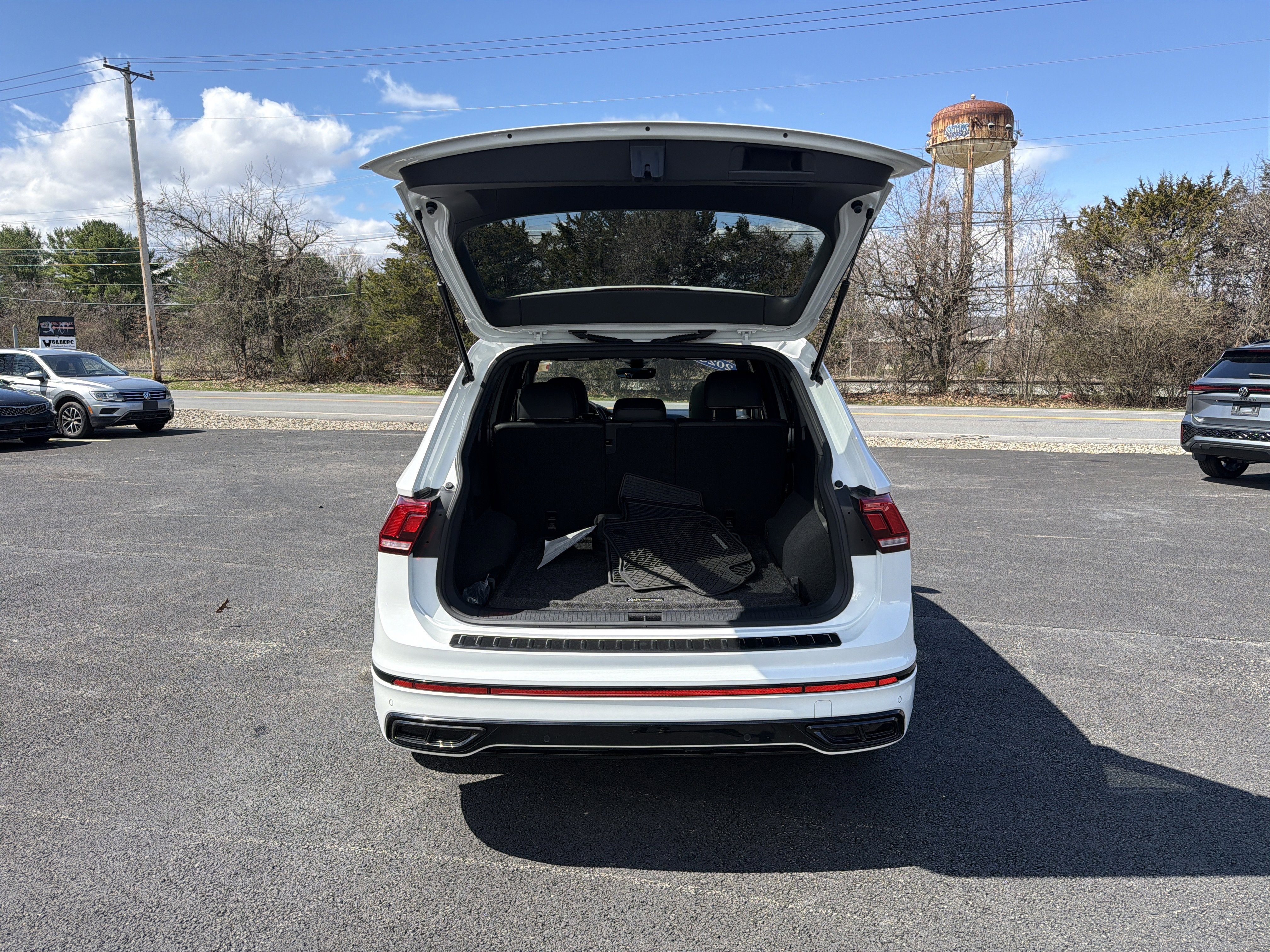 2023 Volkswagen Tiguan 2.0T SE R-Line Black