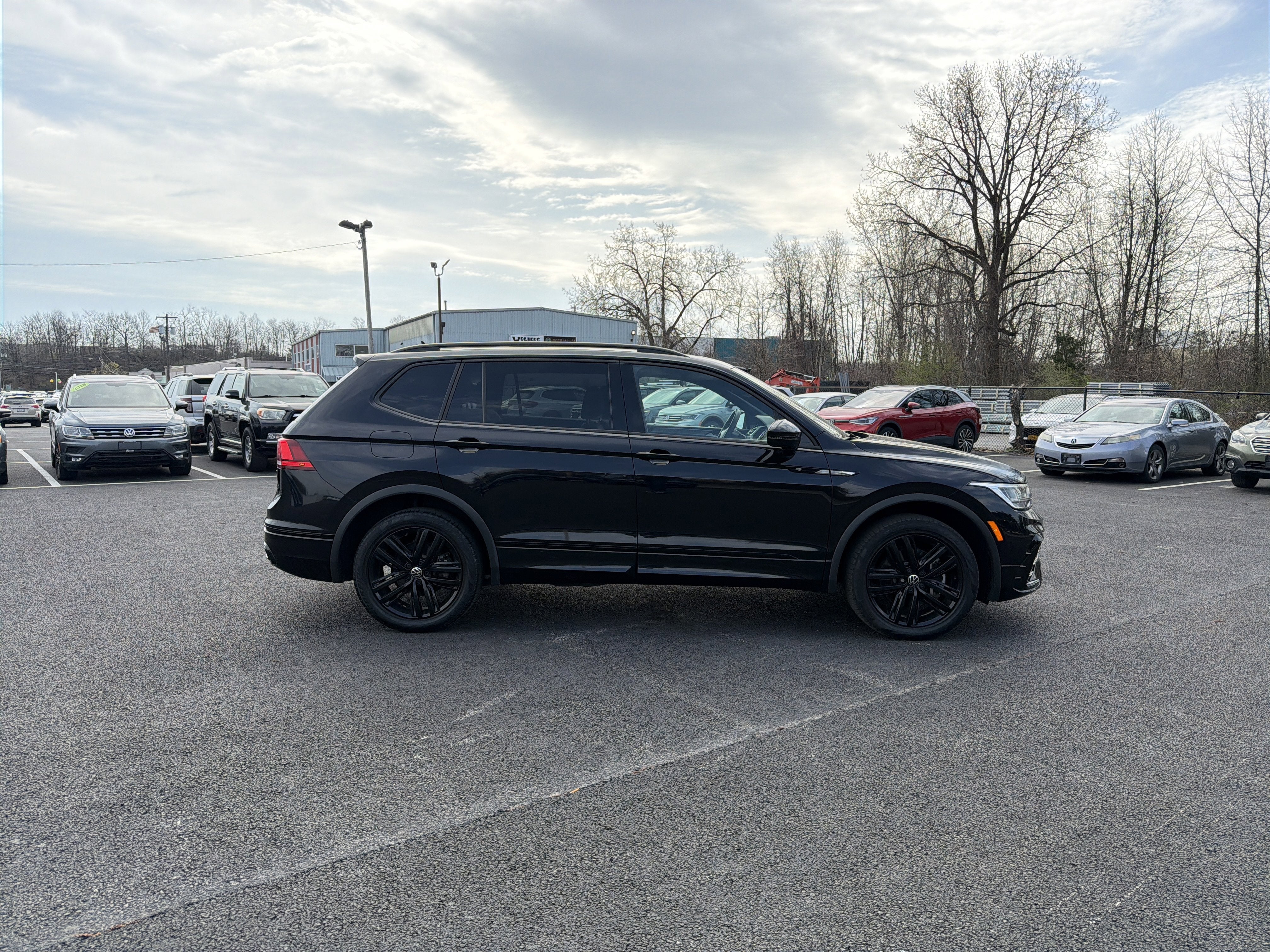 2022 Volkswagen Tiguan 2.0T SE R-Line Black