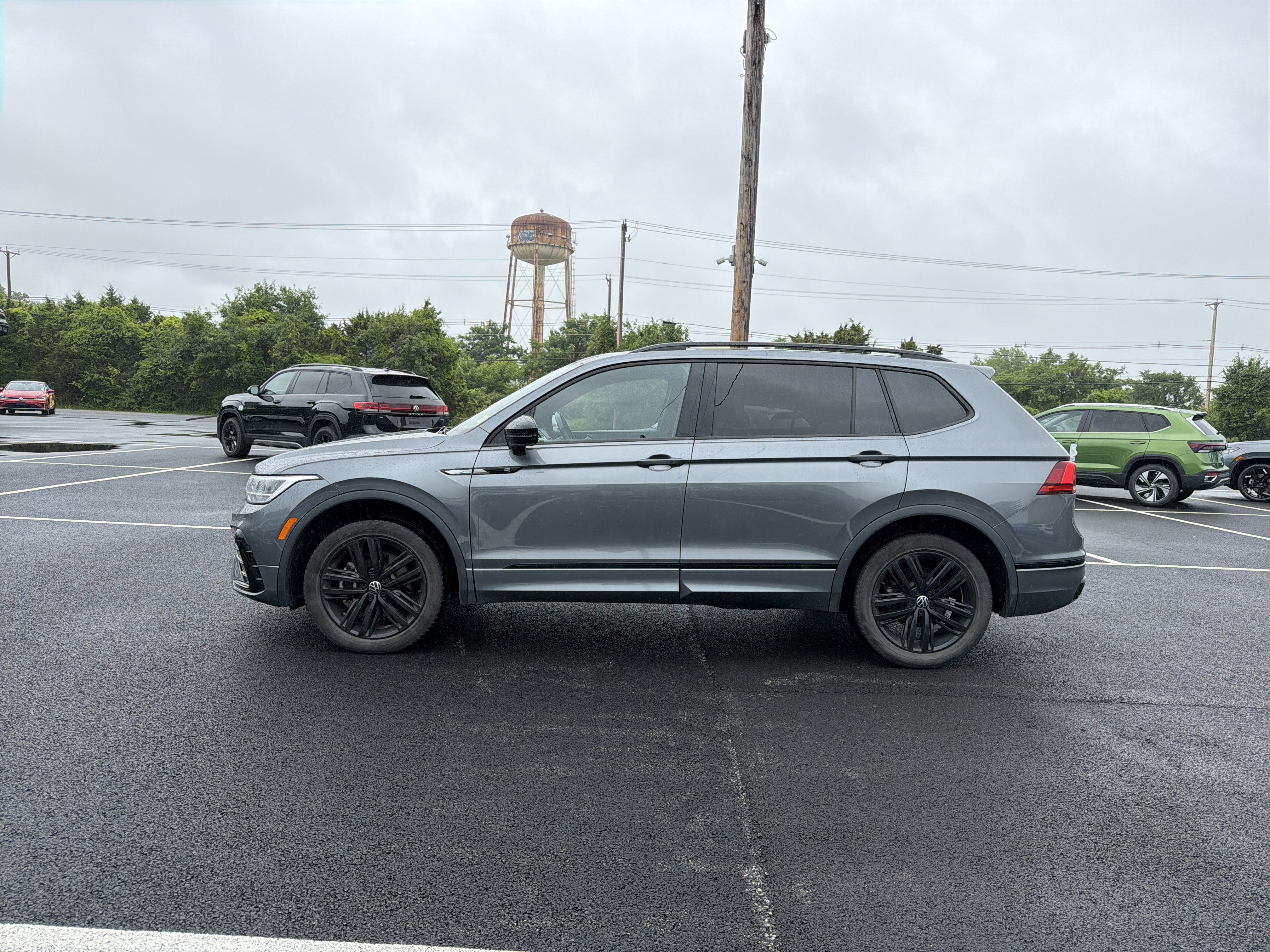 2022 Volkswagen Tiguan 2.0T SE R-Line Black