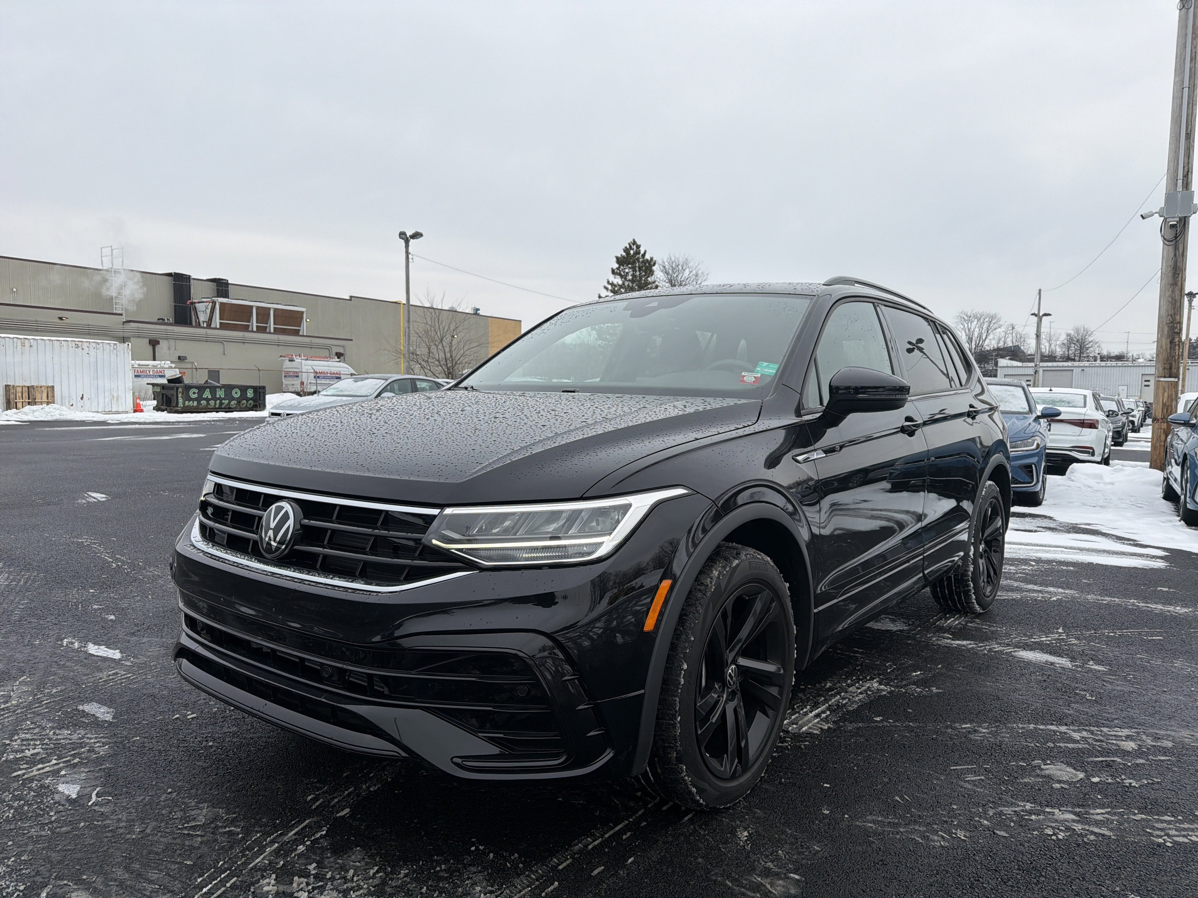 2023 Volkswagen Tiguan 2.0T SE R-Line Black
