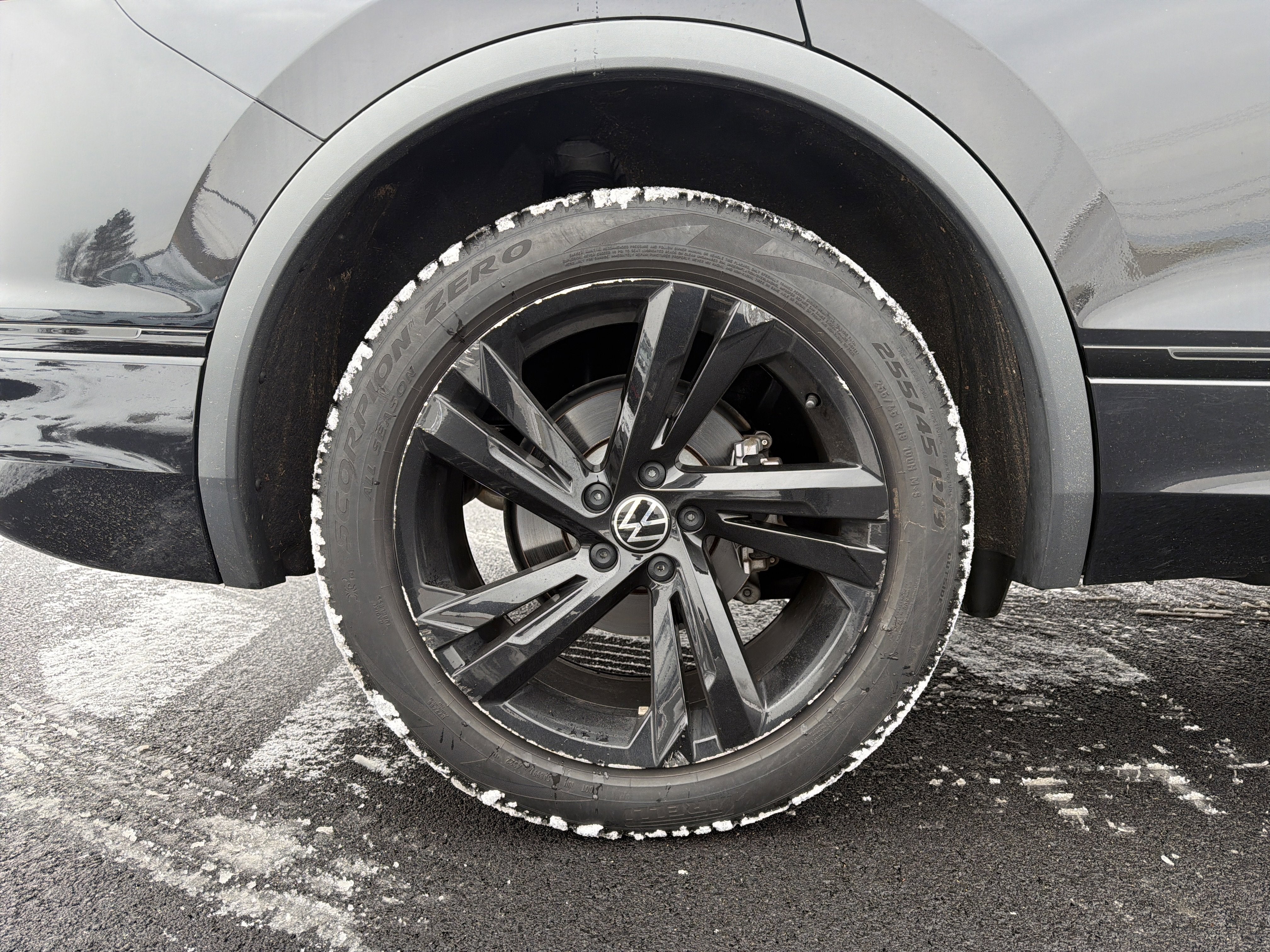 2023 Volkswagen Tiguan 2.0T SE R-Line Black