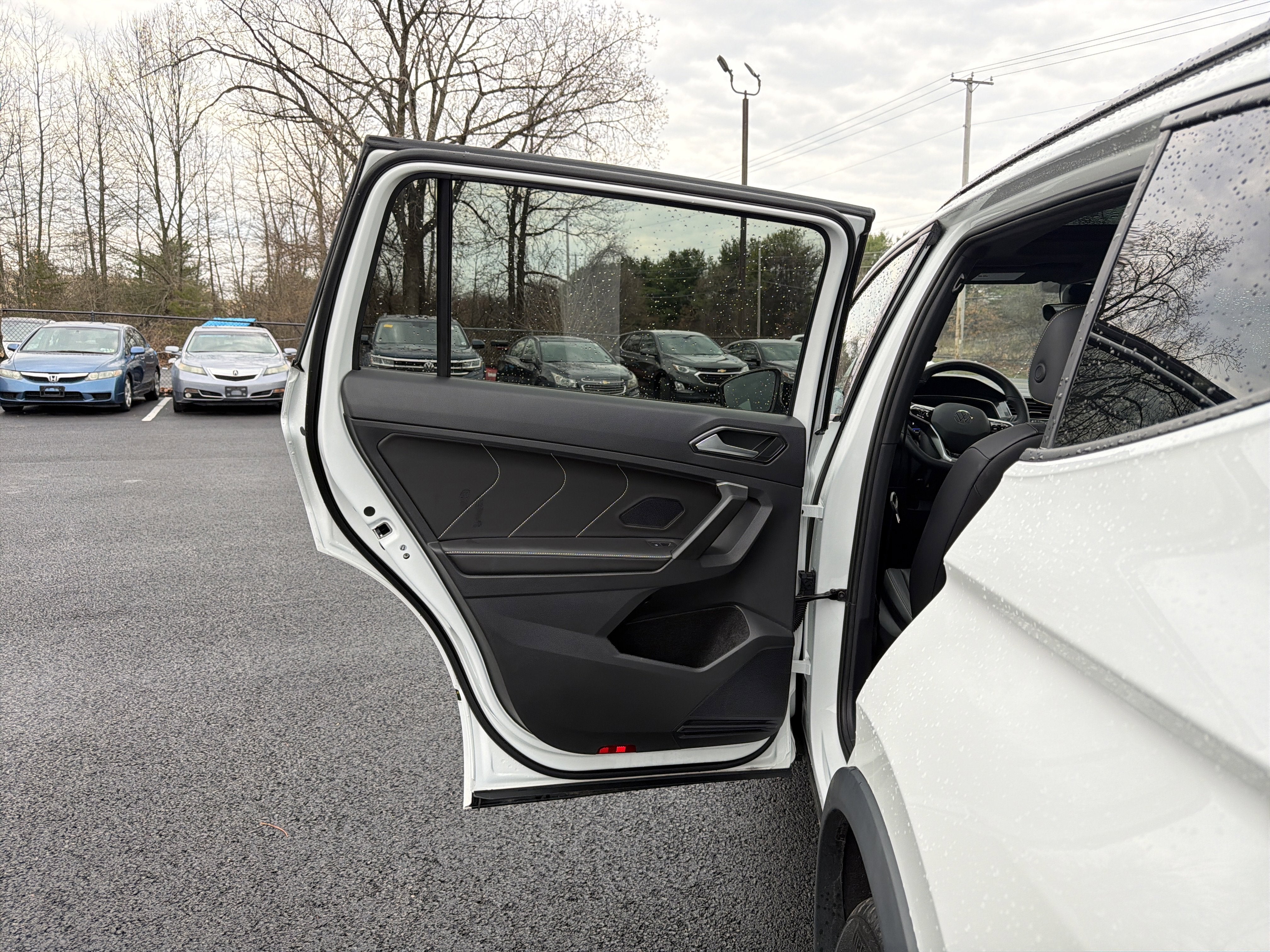 2024 Volkswagen Tiguan 2.0T SE R-Line Black