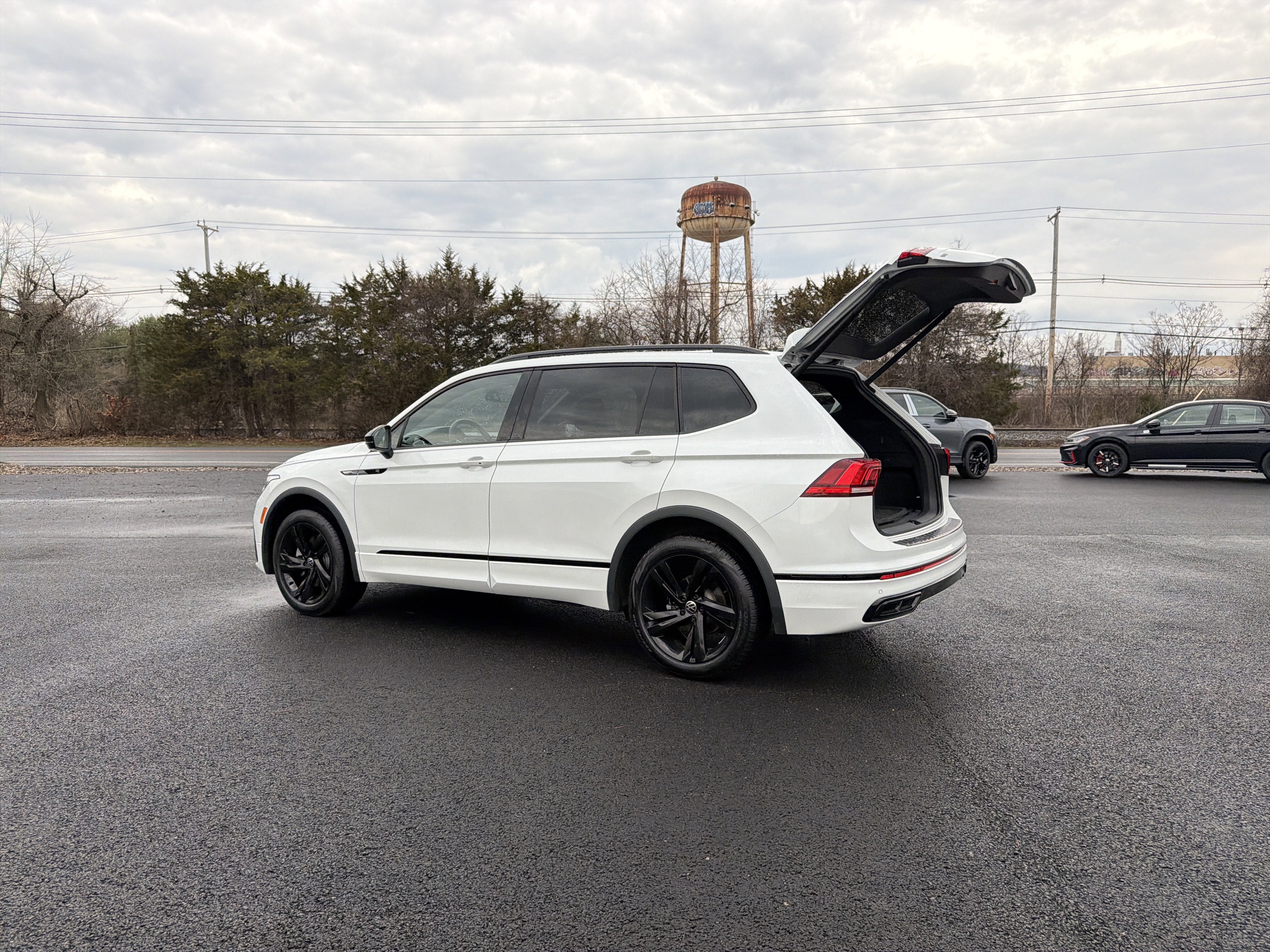 2024 Volkswagen Tiguan 2.0T SE R-Line Black