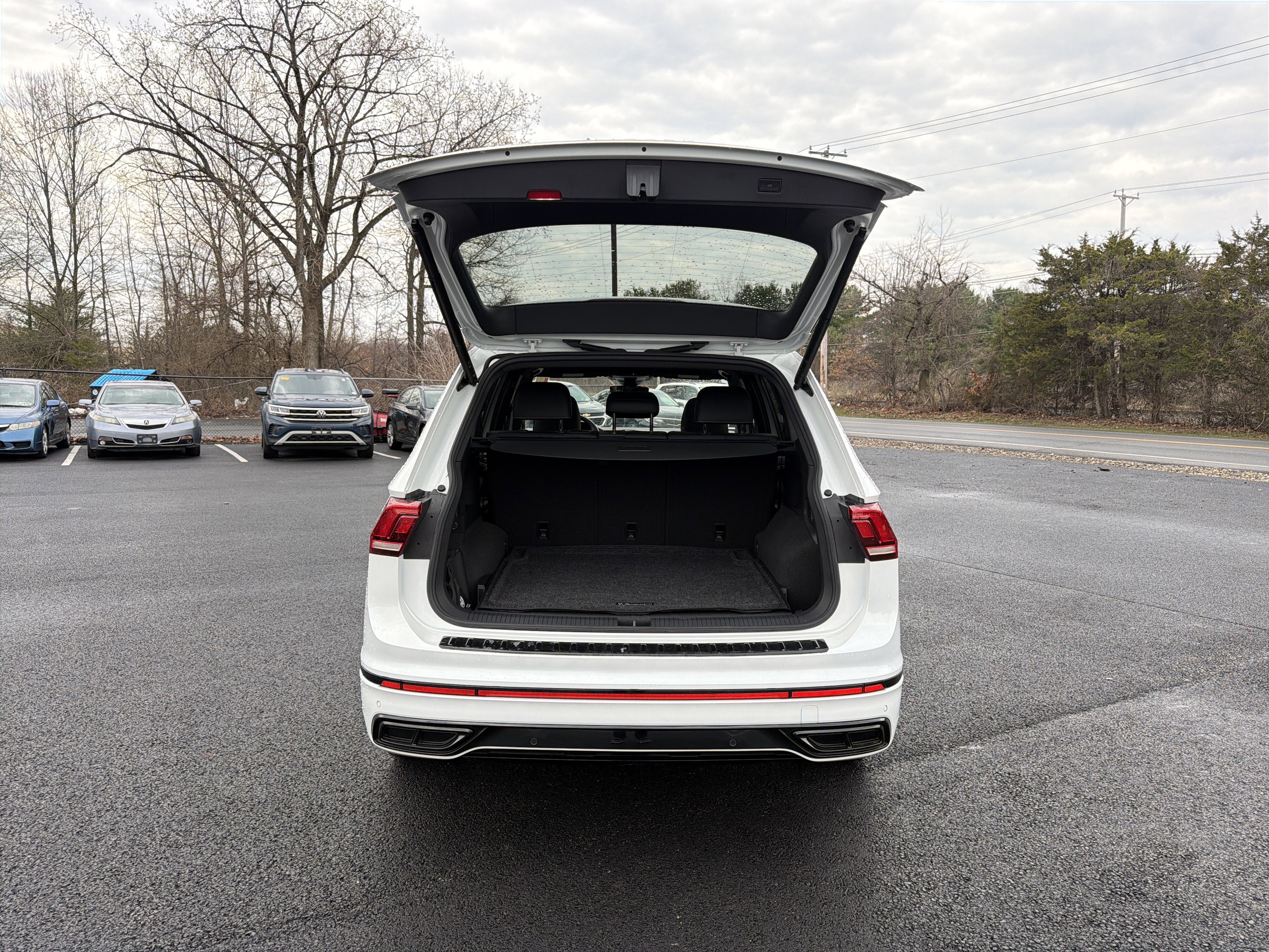 2024 Volkswagen Tiguan 2.0T SE R-Line Black